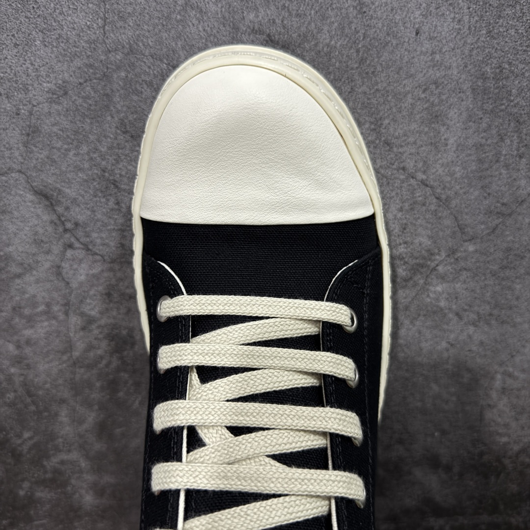 图片[5]-【莞顶渠道】瑞克 欧文斯Rick owens 主线 经典西瓜头 RO低帮帆布 进口原料牛皮 莞产超级顶货 新配色陆续上架 产品只会越做越漂亮💯 鞋头采用原版一致工艺 又翘又歪的效果目前这个技术市面上的任何版本都达不到这个效果 私模开发 细节一步到位不敢说百分百💯保证有百分之98还原 慢工出细活 好的产品不怕晚 这次的开发针对艺术家 收藏家 高品质 的人群 水染粒面小牛皮材质，和针车间距都是极致还原！ 顶级头层的小牛皮，质感无敌，奢侈品的触感！ 定制品牌logo的拉链！超大一比一规格礼盒装，重达3斤以上，外加定制欧文斯保护盒！ 配有日文、英文，双语种配件卡片！细节诠释，一件不落。 鞋盒翻盖 三标，正面+底部都一一做到！虽然增加不了实质的成本，但是打磨产品的细节，再微小也会还原！ 尺码：35 36 37 38 39 40 41 42 43 44 45 46-选品中心