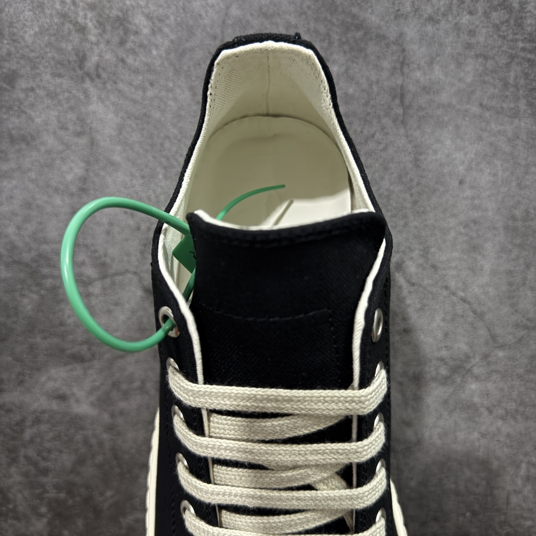 图片[8]-【莞顶渠道】瑞克 欧文斯Rick owens 主线 经典西瓜头 RO低帮帆布 进口原料牛皮 莞产超级顶货 新配色陆续上架 产品只会越做越漂亮💯 鞋头采用原版一致工艺 又翘又歪的效果目前这个技术市面上的任何版本都达不到这个效果 私模开发 细节一步到位不敢说百分百💯保证有百分之98还原 慢工出细活 好的产品不怕晚 这次的开发针对艺术家 收藏家 高品质 的人群 水染粒面小牛皮材质，和针车间距都是极致还原！ 顶级头层的小牛皮，质感无敌，奢侈品的触感！ 定制品牌logo的拉链！超大一比一规格礼盒装，重达3斤以上，外加定制欧文斯保护盒！ 配有日文、英文，双语种配件卡片！细节诠释，一件不落。 鞋盒翻盖 三标，正面+底部都一一做到！虽然增加不了实质的成本，但是打磨产品的细节，再微小也会还原！ 尺码：35 36 37 38 39 40 41 42 43 44 45 46-选品中心