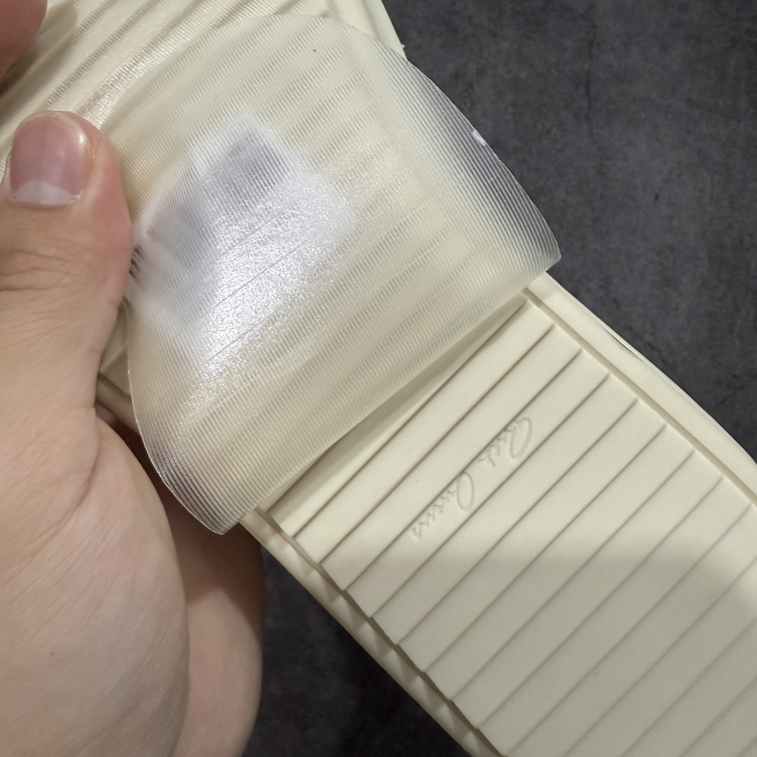 图片[8]-【莞顶渠道】瑞克 欧文斯Rick owens 主线 经典西瓜头 RO低帮帆布 进口原料牛皮 莞产超级顶货 新配色陆续上架 产品只会越做越漂亮💯 鞋头采用原版一致工艺 又翘又歪的效果目前这个技术市面上的任何版本都达不到这个效果 私模开发 细节一步到位不敢说百分百💯保证有百分之98还原 慢工出细活 好的产品不怕晚 这次的开发针对艺术家 收藏家 高品质 的人群 水染粒面小牛皮材质，和针车间距都是极致还原！ 顶级头层的小牛皮，质感无敌，奢侈品的触感！ 定制品牌logo的拉链！超大一比一规格礼盒装，重达3斤以上，外加定制欧文斯保护盒！ 配有日文、英文，双语种配件卡片！细节诠释，一件不落。 鞋盒翻盖 三标，正面+底部都一一做到！虽然增加不了实质的成本，但是打磨产品的细节，再微小也会还原！ 尺码：35 36 37 38 39 40 41 42 43 44 45 46-选品中心