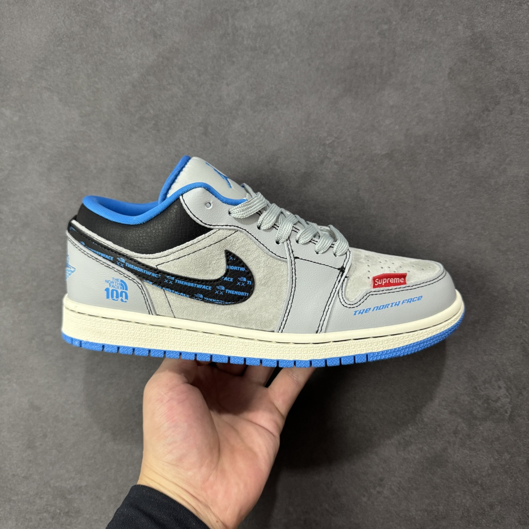 【定制版】TNF x SUP × Air Jordan 1 Low 高端定制休闲运动鞋 大厂纯原品质出货 纯正版型 定制鞋盒 皮料切割干净无任何毛边 细节完美 超高清洁度 尺码: 36 36.5 37.5 38 38.5 39 40 40.5 41 42 42.5 43 44 45 货号:LD2025-002 编码: HXSB330340-选品中心