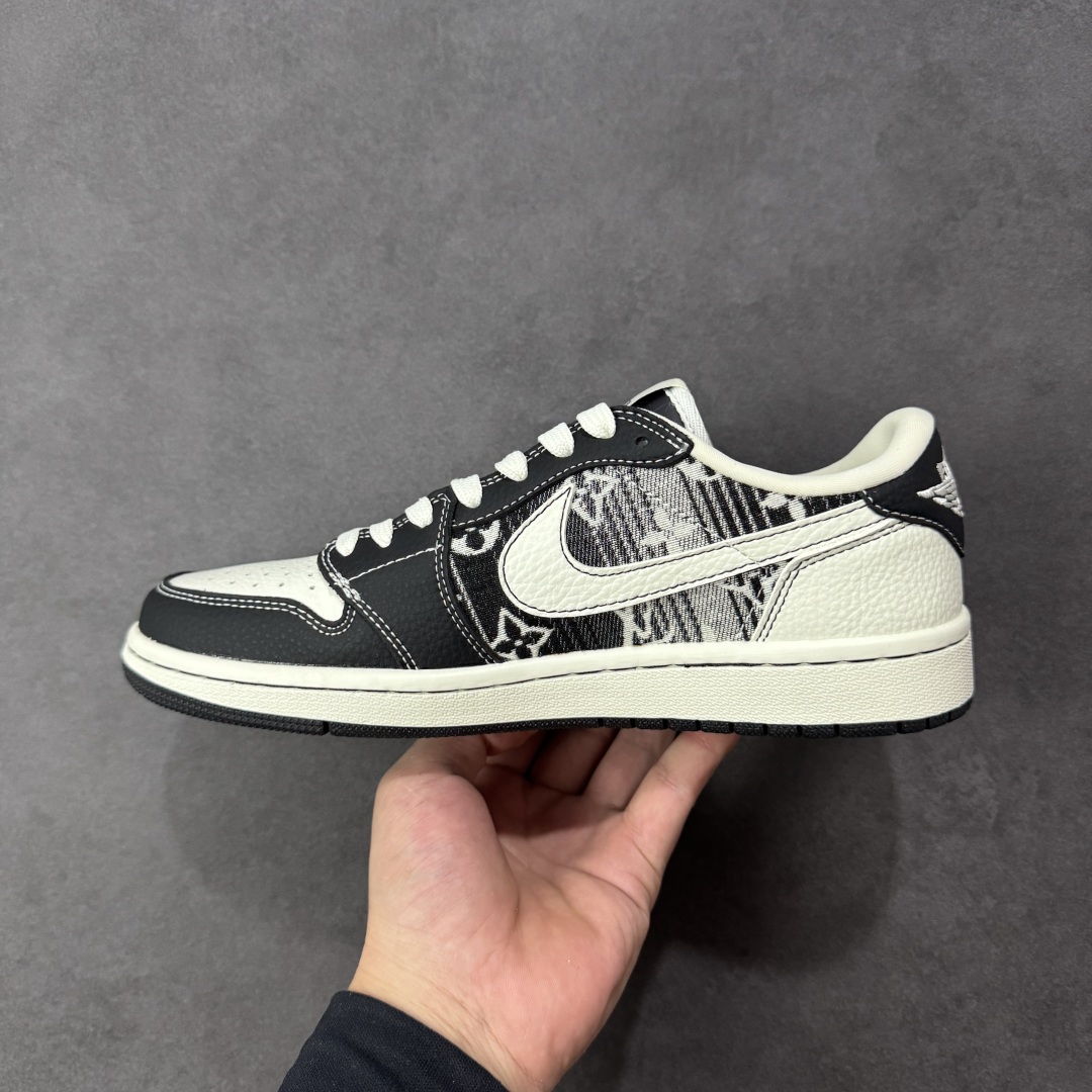 图片[2]-【定制版】LV × AJ1倒钩低帮白黑牛仔 高端定制联名 大厂纯原品质出货 清洁度 电绣工艺 皮料切割干净无任何毛边 细节完美 货号：SC0601-052 尺码：36 36.5 37.5 38 38.5 39 40 40.5 41 42 42.5 43 44 44.5 45 编码：HXSB330340-选品中心