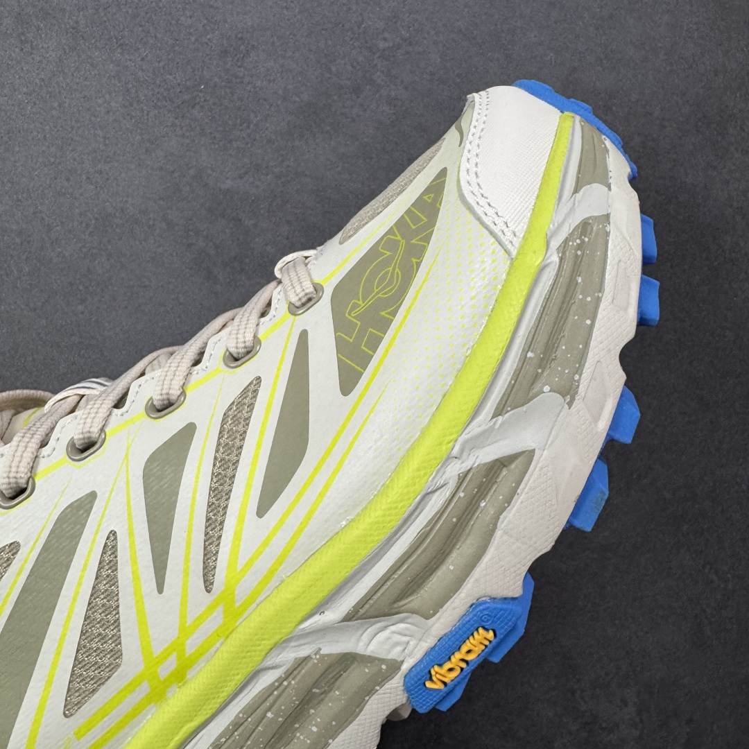 图片[6]-【福利跑量版】HOKA ONE ONE Mafate Speed 2 Low 玛法特2代系列低帮轻量户外越野休闲运动慢跑鞋 HOKA ONE ONE 最近推出了一个胶囊系列 Origin Story 这个系列里的 Mafate Speed 2 可以说让我日思夜想有一阵子了 最近终于拔草 让我来分享一下这双也是上脚赞到爆的越野跑鞋吧 以阿尔卑斯山脉作为主题将亮黄色与蓝色调覆盖在这经典轮廓之上 配色的呈现效果相当亮眼 以至于很多人买这个配色是用来日常搭配的 鞋面采用超轻的无缝架构 轻薄的TPU贴在透气的鞋面材料上 减轻重量同时也保证了支撑性 鞋底则采用滚动平衡技术 引导跑者回归自然步态 祖传的神奇EVA材质中底依旧是一如既往地表现优秀 能提供充足的缓震 作为HOKA家的越野跑鞋 VIBRAM 橡胶大底也是必不可少的 即便在复杂湿滑的地形 依旧能有良好的抓地力及稳定性 鞋带采用了弹性不易松脱的扁宽弹性鞋带 前掌与中掌部分也进行了加宽 也更加适合亚洲人的脚型 是一款十分全面且足够强悍的户外硬核越野鞋 而这双极其亮眼的越野跑鞋恰好又是在江山一百中参赛的UTMB冠军 Ludovic POMMERET 夺冠时穿着的战靴 这就让它变得更加有吸引力了 用来日常搭配的话短裤是基本不挑 长裤我个人推荐阔腿裤 工装裤以及各种长筒牛仔裤都可以 尺码：36 36.5 37.5 38 38.5 39 40 40.5 41 42 42.5 43 44 44.5 45-选品中心
