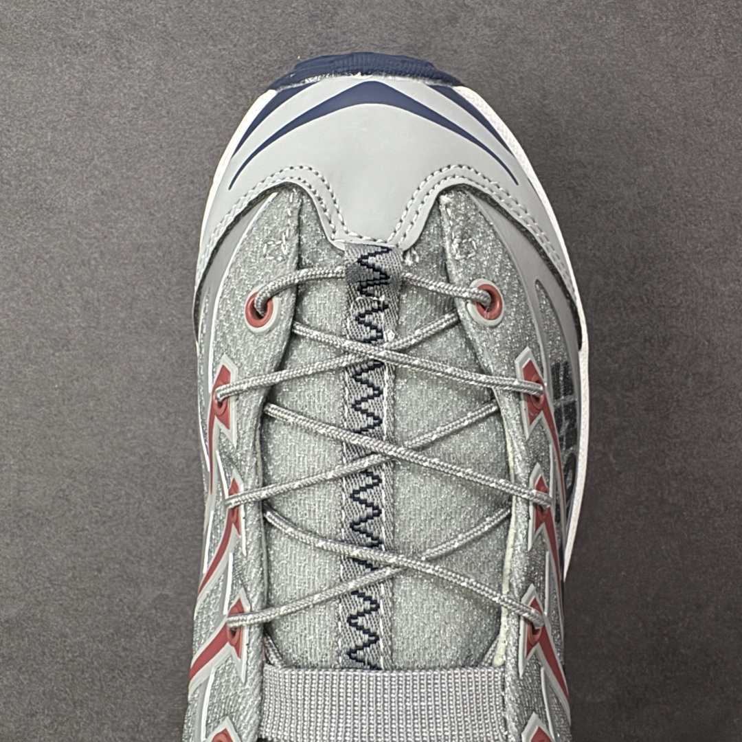 图片[8]-【福利跑量版】HOKA ONE ONE Mafate Speed 2 Low 玛法特2代系列低帮轻量户外越野休闲运动慢跑鞋 HOKA ONE ONE 最近推出了一个胶囊系列 Origin Story 这个系列里的 Mafate Speed 2 可以说让我日思夜想有一阵子了 最近终于拔草 让我来分享一下这双也是上脚赞到爆的越野跑鞋吧 以阿尔卑斯山脉作为主题将亮黄色与蓝色调覆盖在这经典轮廓之上 配色的呈现效果相当亮眼 以至于很多人买这个配色是用来日常搭配的 鞋面采用超轻的无缝架构 轻薄的TPU贴在透气的鞋面材料上 减轻重量同时也保证了支撑性 鞋底则采用滚动平衡技术 引导跑者回归自然步态 祖传的神奇EVA材质中底依旧是一如既往地表现优秀 能提供充足的缓震 作为HOKA家的越野跑鞋 VIBRAM 橡胶大底也是必不可少的 即便在复杂湿滑的地形 依旧能有良好的抓地力及稳定性 鞋带采用了弹性不易松脱的扁宽弹性鞋带 前掌与中掌部分也进行了加宽 也更加适合亚洲人的脚型 是一款十分全面且足够强悍的户外硬核越野鞋 而这双极其亮眼的越野跑鞋恰好又是在江山一百中参赛的UTMB冠军 Ludovic POMMERET 夺冠时穿着的战靴 这就让它变得更加有吸引力了 用来日常搭配的话短裤是基本不挑 长裤我个人推荐阔腿裤 工装裤以及各种长筒牛仔裤都可以 尺码：36 36.5 37.5 38 38.5 39 40 40.5 41 42 42.5 43 44 44.5 45-选品中心