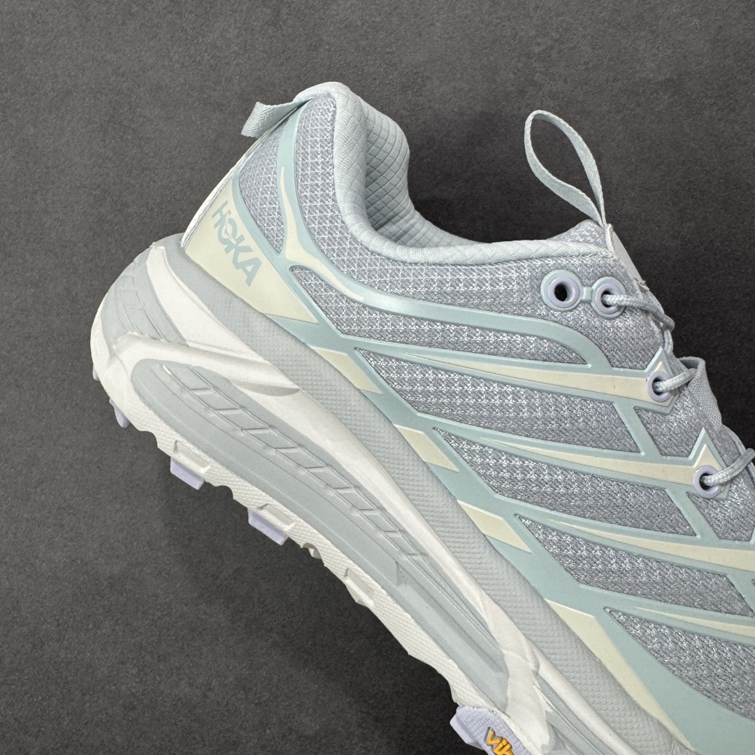 图片[6]-【福利跑量版】HOKA ONE ONE Mafate Speed 2 Low 玛法特2代系列低帮轻量户外越野休闲运动慢跑鞋 HOKA ONE ONE 最近推出了一个胶囊系列 Origin Story 这个系列里的 Mafate Speed 2 可以说让我日思夜想有一阵子了 最近终于拔草 让我来分享一下这双也是上脚赞到爆的越野跑鞋吧 以阿尔卑斯山脉作为主题将亮黄色与蓝色调覆盖在这经典轮廓之上 配色的呈现效果相当亮眼 以至于很多人买这个配色是用来日常搭配的 鞋面采用超轻的无缝架构 轻薄的TPU贴在透气的鞋面材料上 减轻重量同时也保证了支撑性 鞋底则采用滚动平衡技术 引导跑者回归自然步态 祖传的神奇EVA材质中底依旧是一如既往地表现优秀 能提供充足的缓震 作为HOKA家的越野跑鞋 VIBRAM 橡胶大底也是必不可少的 即便在复杂湿滑的地形 依旧能有良好的抓地力及稳定性 鞋带采用了弹性不易松脱的扁宽弹性鞋带 前掌与中掌部分也进行了加宽 也更加适合亚洲人的脚型 是一款十分全面且足够强悍的户外硬核越野鞋 而这双极其亮眼的越野跑鞋恰好又是在江山一百中参赛的UTMB冠军 Ludovic POMMERET 夺冠时穿着的战靴 这就让它变得更加有吸引力了 用来日常搭配的话短裤是基本不挑 长裤我个人推荐阔腿裤 工装裤以及各种长筒牛仔裤都可以 尺码：36 36.5 37.5 38 38.5 39 40 40.5 41 42 42.5 43 44 44.5 45-选品中心