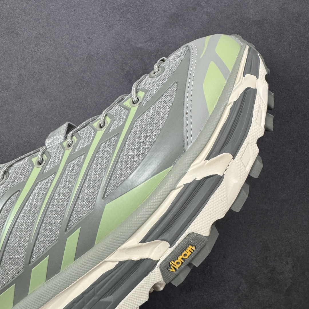 图片[5]-【福利跑量版】HOKA ONE ONE Mafate Speed 2 Low 玛法特2代系列低帮轻量户外越野休闲运动慢跑鞋 HOKA ONE ONE 最近推出了一个胶囊系列 Origin Story 这个系列里的 Mafate Speed 2 可以说让我日思夜想有一阵子了 最近终于拔草 让我来分享一下这双也是上脚赞到爆的越野跑鞋吧 以阿尔卑斯山脉作为主题将亮黄色与蓝色调覆盖在这经典轮廓之上 配色的呈现效果相当亮眼 以至于很多人买这个配色是用来日常搭配的 鞋面采用超轻的无缝架构 轻薄的TPU贴在透气的鞋面材料上 减轻重量同时也保证了支撑性 鞋底则采用滚动平衡技术 引导跑者回归自然步态 祖传的神奇EVA材质中底依旧是一如既往地表现优秀 能提供充足的缓震 作为HOKA家的越野跑鞋 VIBRAM 橡胶大底也是必不可少的 即便在复杂湿滑的地形 依旧能有良好的抓地力及稳定性 鞋带采用了弹性不易松脱的扁宽弹性鞋带 前掌与中掌部分也进行了加宽 也更加适合亚洲人的脚型 是一款十分全面且足够强悍的户外硬核越野鞋 而这双极其亮眼的越野跑鞋恰好又是在江山一百中参赛的UTMB冠军 Ludovic POMMERET 夺冠时穿着的战靴 这就让它变得更加有吸引力了 用来日常搭配的话短裤是基本不挑 长裤我个人推荐阔腿裤 工装裤以及各种长筒牛仔裤都可以 尺码：36 36.5 37.5 38 38.5 39 40 40.5 41 42 42.5 43 44 44.5 45-选品中心