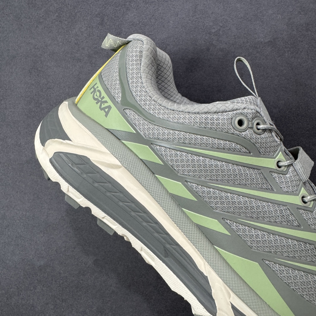 图片[6]-【福利跑量版】HOKA ONE ONE Mafate Speed 2 Low 玛法特2代系列低帮轻量户外越野休闲运动慢跑鞋 HOKA ONE ONE 最近推出了一个胶囊系列 Origin Story 这个系列里的 Mafate Speed 2 可以说让我日思夜想有一阵子了 最近终于拔草 让我来分享一下这双也是上脚赞到爆的越野跑鞋吧 以阿尔卑斯山脉作为主题将亮黄色与蓝色调覆盖在这经典轮廓之上 配色的呈现效果相当亮眼 以至于很多人买这个配色是用来日常搭配的 鞋面采用超轻的无缝架构 轻薄的TPU贴在透气的鞋面材料上 减轻重量同时也保证了支撑性 鞋底则采用滚动平衡技术 引导跑者回归自然步态 祖传的神奇EVA材质中底依旧是一如既往地表现优秀 能提供充足的缓震 作为HOKA家的越野跑鞋 VIBRAM 橡胶大底也是必不可少的 即便在复杂湿滑的地形 依旧能有良好的抓地力及稳定性 鞋带采用了弹性不易松脱的扁宽弹性鞋带 前掌与中掌部分也进行了加宽 也更加适合亚洲人的脚型 是一款十分全面且足够强悍的户外硬核越野鞋 而这双极其亮眼的越野跑鞋恰好又是在江山一百中参赛的UTMB冠军 Ludovic POMMERET 夺冠时穿着的战靴 这就让它变得更加有吸引力了 用来日常搭配的话短裤是基本不挑 长裤我个人推荐阔腿裤 工装裤以及各种长筒牛仔裤都可以 尺码：36 36.5 37.5 38 38.5 39 40 40.5 41 42 42.5 43 44 44.5 45-选品中心