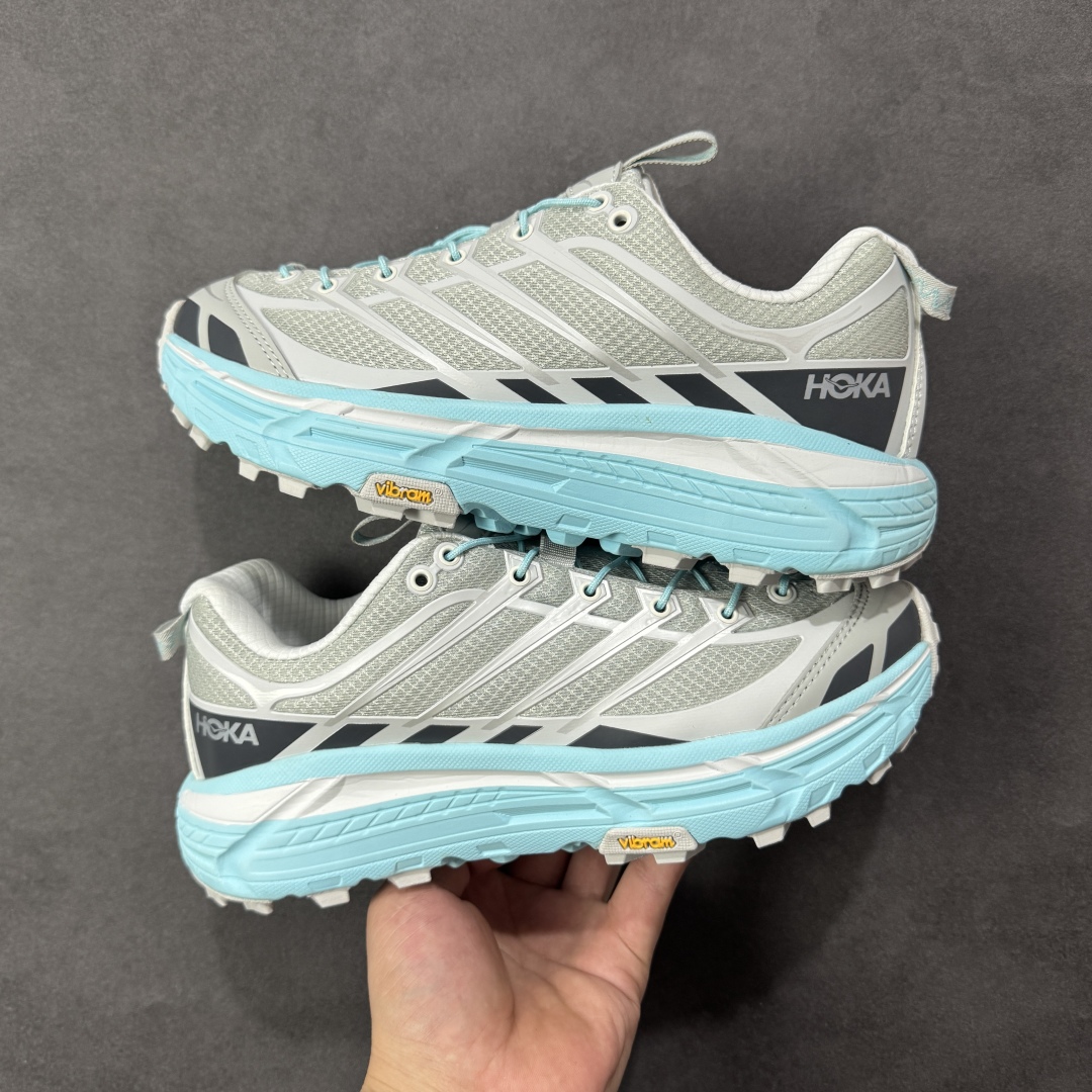 图片[10]-【福利跑量版】HOKA ONE ONE Mafate Speed 2 Low 玛法特2代系列低帮轻量户外越野休闲运动慢跑鞋 HOKA ONE ONE 最近推出了一个胶囊系列 Origin Story 这个系列里的 Mafate Speed 2 可以说让我日思夜想有一阵子了 最近终于拔草 让我来分享一下这双也是上脚赞到爆的越野跑鞋吧 以阿尔卑斯山脉作为主题将亮黄色与蓝色调覆盖在这经典轮廓之上 配色的呈现效果相当亮眼 以至于很多人买这个配色是用来日常搭配的 鞋面采用超轻的无缝架构 轻薄的TPU贴在透气的鞋面材料上 减轻重量同时也保证了支撑性 鞋底则采用滚动平衡技术 引导跑者回归自然步态 祖传的神奇EVA材质中底依旧是一如既往地表现优秀 能提供充足的缓震 作为HOKA家的越野跑鞋 VIBRAM 橡胶大底也是必不可少的 即便在复杂湿滑的地形 依旧能有良好的抓地力及稳定性 鞋带采用了弹性不易松脱的扁宽弹性鞋带 前掌与中掌部分也进行了加宽 也更加适合亚洲人的脚型 是一款十分全面且足够强悍的户外硬核越野鞋 而这双极其亮眼的越野跑鞋恰好又是在江山一百中参赛的UTMB冠军 Ludovic POMMERET 夺冠时穿着的战靴 这就让它变得更加有吸引力了 用来日常搭配的话短裤是基本不挑 长裤我个人推荐阔腿裤 工装裤以及各种长筒牛仔裤都可以 尺码：36 36.5 37.5 38 38.5 39 40 40.5 41 42 42.5 43 44 44.5 45-选品中心