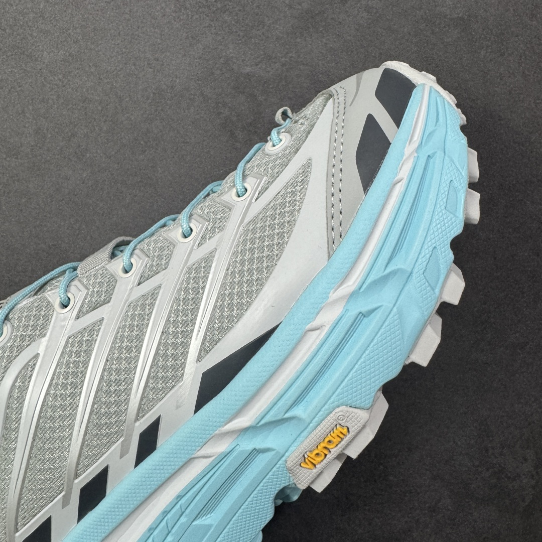 图片[5]-【福利跑量版】HOKA ONE ONE Mafate Speed 2 Low 玛法特2代系列低帮轻量户外越野休闲运动慢跑鞋 HOKA ONE ONE 最近推出了一个胶囊系列 Origin Story 这个系列里的 Mafate Speed 2 可以说让我日思夜想有一阵子了 最近终于拔草 让我来分享一下这双也是上脚赞到爆的越野跑鞋吧 以阿尔卑斯山脉作为主题将亮黄色与蓝色调覆盖在这经典轮廓之上 配色的呈现效果相当亮眼 以至于很多人买这个配色是用来日常搭配的 鞋面采用超轻的无缝架构 轻薄的TPU贴在透气的鞋面材料上 减轻重量同时也保证了支撑性 鞋底则采用滚动平衡技术 引导跑者回归自然步态 祖传的神奇EVA材质中底依旧是一如既往地表现优秀 能提供充足的缓震 作为HOKA家的越野跑鞋 VIBRAM 橡胶大底也是必不可少的 即便在复杂湿滑的地形 依旧能有良好的抓地力及稳定性 鞋带采用了弹性不易松脱的扁宽弹性鞋带 前掌与中掌部分也进行了加宽 也更加适合亚洲人的脚型 是一款十分全面且足够强悍的户外硬核越野鞋 而这双极其亮眼的越野跑鞋恰好又是在江山一百中参赛的UTMB冠军 Ludovic POMMERET 夺冠时穿着的战靴 这就让它变得更加有吸引力了 用来日常搭配的话短裤是基本不挑 长裤我个人推荐阔腿裤 工装裤以及各种长筒牛仔裤都可以 尺码：36 36.5 37.5 38 38.5 39 40 40.5 41 42 42.5 43 44 44.5 45-选品中心