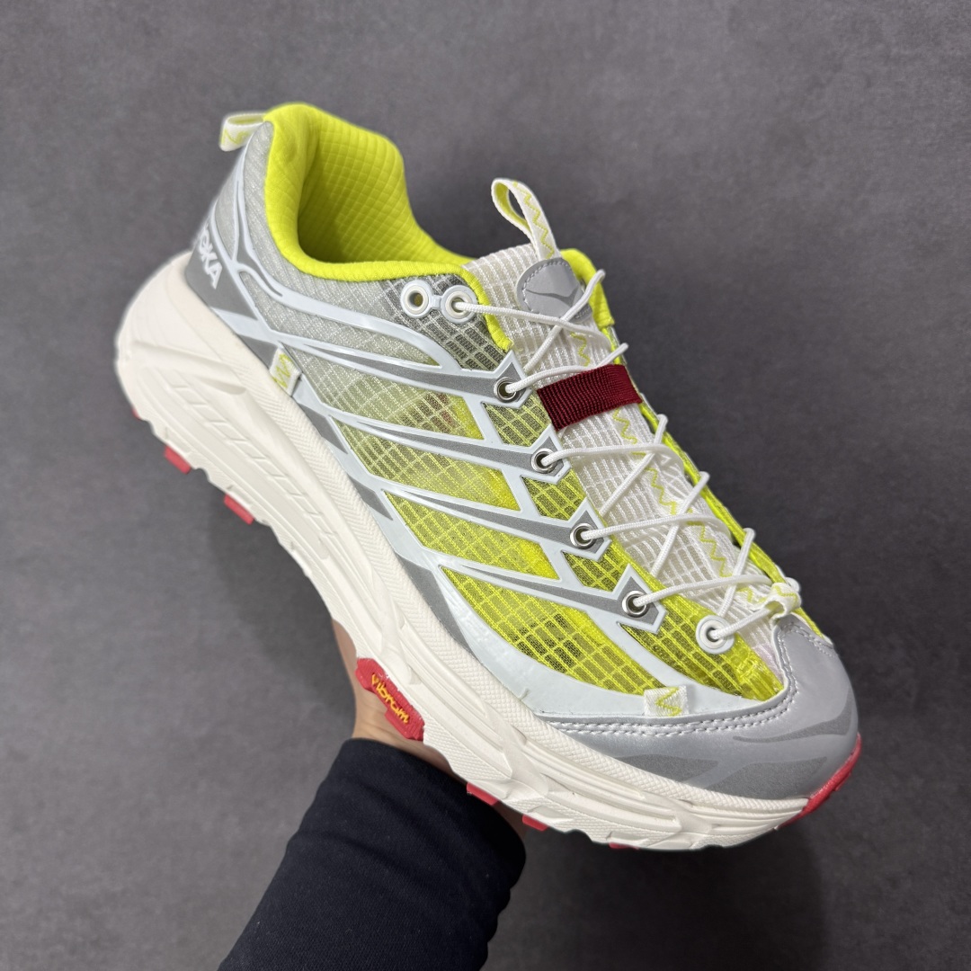 图片[3]-【福利跑量版】HOKA ONE ONE Mafate Speed 2 Low 玛法特2代系列低帮轻量户外越野休闲运动慢跑鞋 HOKA ONE ONE 最近推出了一个胶囊系列 Origin Story 这个系列里的 Mafate Speed 2 可以说让我日思夜想有一阵子了 最近终于拔草 让我来分享一下这双也是上脚赞到爆的越野跑鞋吧 以阿尔卑斯山脉作为主题将亮黄色与蓝色调覆盖在这经典轮廓之上 配色的呈现效果相当亮眼 以至于很多人买这个配色是用来日常搭配的 鞋面采用超轻的无缝架构 轻薄的TPU贴在透气的鞋面材料上 减轻重量同时也保证了支撑性 鞋底则采用滚动平衡技术 引导跑者回归自然步态 祖传的神奇EVA材质中底依旧是一如既往地表现优秀 能提供充足的缓震 作为HOKA家的越野跑鞋 VIBRAM 橡胶大底也是必不可少的 即便在复杂湿滑的地形 依旧能有良好的抓地力及稳定性 鞋带采用了弹性不易松脱的扁宽弹性鞋带 前掌与中掌部分也进行了加宽 也更加适合亚洲人的脚型 是一款十分全面且足够强悍的户外硬核越野鞋 而这双极其亮眼的越野跑鞋恰好又是在江山一百中参赛的UTMB冠军 Ludovic POMMERET 夺冠时穿着的战靴 这就让它变得更加有吸引力了 用来日常搭配的话短裤是基本不挑 长裤我个人推荐阔腿裤 工装裤以及各种长筒牛仔裤都可以 尺码：36 36.5 37.5 38 38.5 39 40 40.5 41 42 42.5 43 44 44.5 45-选品中心