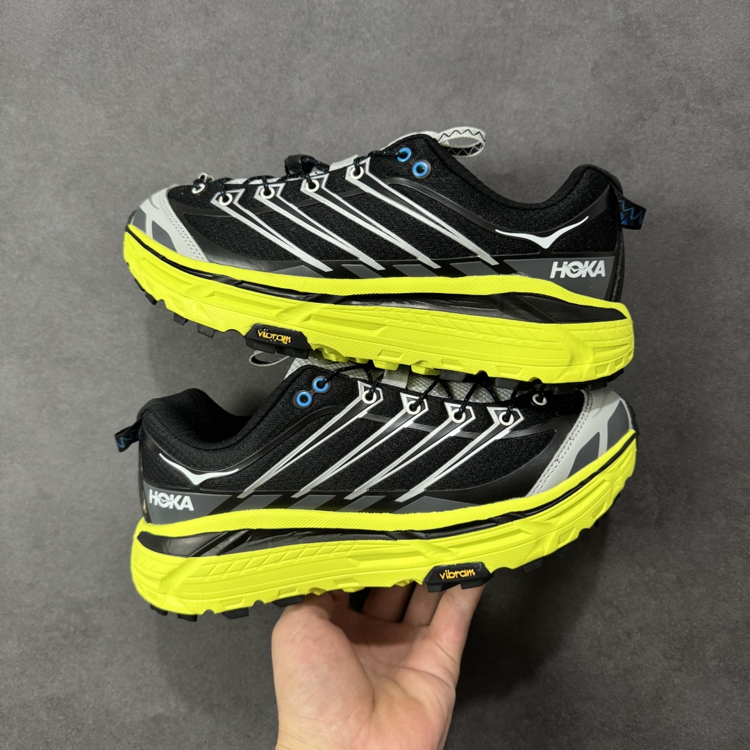 图片[12]-【福利跑量版】HOKA ONE ONE Mafate Speed 2 Low 玛法特2代系列低帮轻量户外越野休闲运动慢跑鞋 HOKA ONE ONE 最近推出了一个胶囊系列 Origin Story 这个系列里的 Mafate Speed 2 可以说让我日思夜想有一阵子了 最近终于拔草 让我来分享一下这双也是上脚赞到爆的越野跑鞋吧 以阿尔卑斯山脉作为主题将亮黄色与蓝色调覆盖在这经典轮廓之上 配色的呈现效果相当亮眼 以至于很多人买这个配色是用来日常搭配的 鞋面采用超轻的无缝架构 轻薄的TPU贴在透气的鞋面材料上 减轻重量同时也保证了支撑性 鞋底则采用滚动平衡技术 引导跑者回归自然步态 祖传的神奇EVA材质中底依旧是一如既往地表现优秀 能提供充足的缓震 作为HOKA家的越野跑鞋 VIBRAM 橡胶大底也是必不可少的 即便在复杂湿滑的地形 依旧能有良好的抓地力及稳定性 鞋带采用了弹性不易松脱的扁宽弹性鞋带 前掌与中掌部分也进行了加宽 也更加适合亚洲人的脚型 是一款十分全面且足够强悍的户外硬核越野鞋 而这双极其亮眼的越野跑鞋恰好又是在江山一百中参赛的UTMB冠军 Ludovic POMMERET 夺冠时穿着的战靴 这就让它变得更加有吸引力了 用来日常搭配的话短裤是基本不挑 长裤我个人推荐阔腿裤 工装裤以及各种长筒牛仔裤都可以 尺码：36 36.5 37.5 38 38.5 39 40 40.5 41 42 42.5 43 44 44.5 45-选品中心