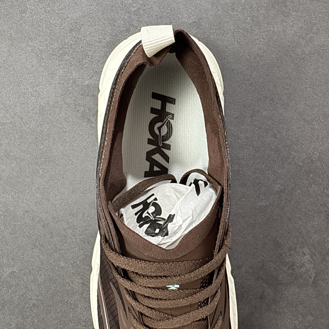 图片[7]-【福利跑量版】Satisfy xHOKA ONE ONE Mafate Speed 4 玛法特4系列低帮厚底轻量户外越野运动慢跑鞋 采用半透明轻量化纱网热熔面料材质 搭载轻量化材料超轻量泡棉中底 外置V版橡胶防滑黄金大底 此球鞋继承了HOKA的经典越野鞋型MAFATE SPEED4的设计 更在此基础上进行了创新和提升 使得它既适合户外越野跑，又充满了时尚潮流的元素。它的半透明鞋面设计 不仅让鞋身看起来更加轻便 而且提供了良好的透气性 而保护性的防撕裂尼龙面料，则确保了在复杂地形中的耐用性。 双层ProFly™中底的 用，是这款鞋的另一个亮点。 VIBRAM MEGAGRIP®及 LITEBASE®大底的搭载，更是让这款鞋在保持高抓地力的 减轻了鞋底的重量 尺码： 36 36.5 37.5 38 38.5 39 40 40.5 41.5 42 42.5 43 44 44.5 45-选品中心