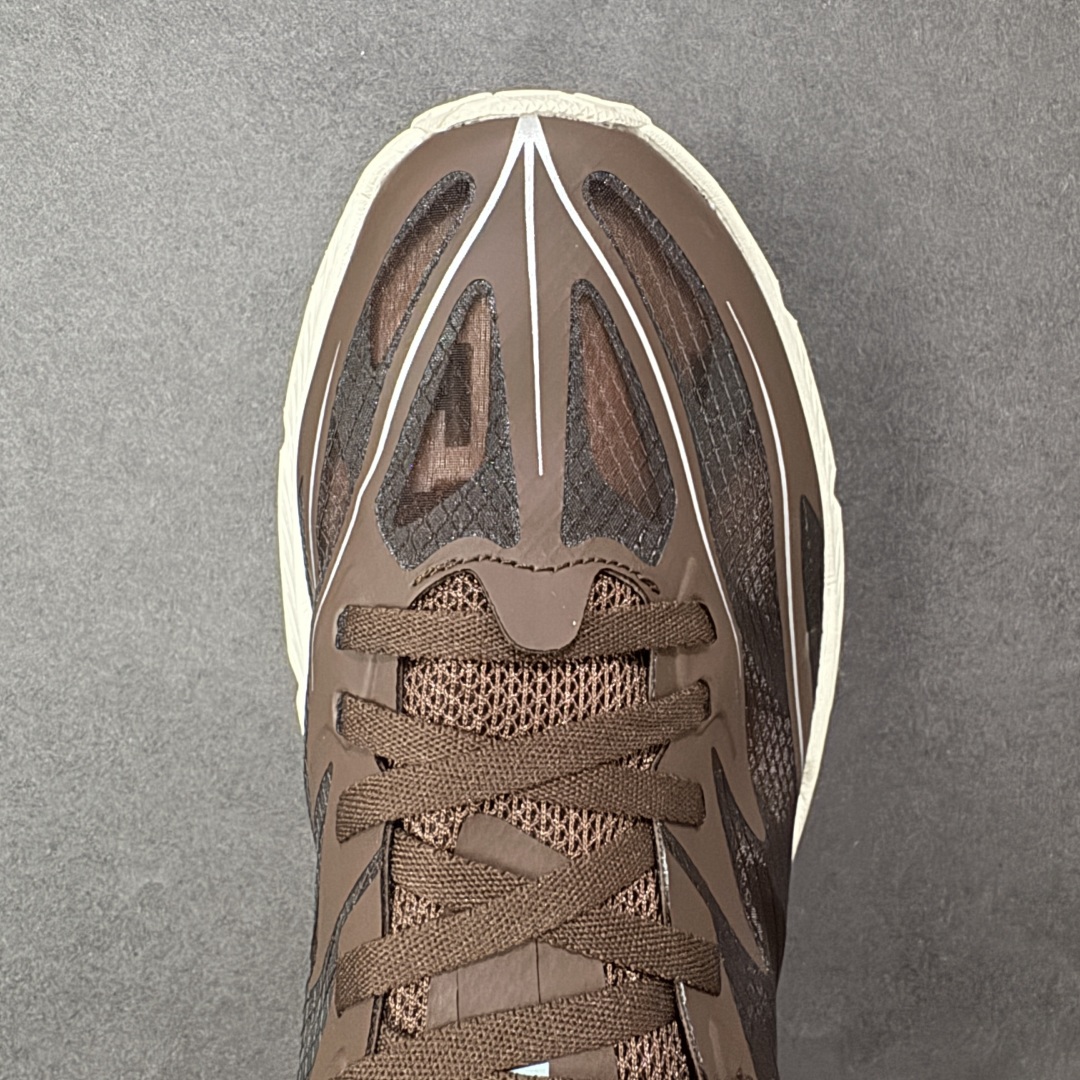 图片[8]-【福利跑量版】Satisfy xHOKA ONE ONE Mafate Speed 4 玛法特4系列低帮厚底轻量户外越野运动慢跑鞋 采用半透明轻量化纱网热熔面料材质 搭载轻量化材料超轻量泡棉中底 外置V版橡胶防滑黄金大底 此球鞋继承了HOKA的经典越野鞋型MAFATE SPEED4的设计 更在此基础上进行了创新和提升 使得它既适合户外越野跑，又充满了时尚潮流的元素。它的半透明鞋面设计 不仅让鞋身看起来更加轻便 而且提供了良好的透气性 而保护性的防撕裂尼龙面料，则确保了在复杂地形中的耐用性。 双层ProFly™中底的 用，是这款鞋的另一个亮点。 VIBRAM MEGAGRIP®及 LITEBASE®大底的搭载，更是让这款鞋在保持高抓地力的 减轻了鞋底的重量 尺码： 36 36.5 37.5 38 38.5 39 40 40.5 41.5 42 42.5 43 44 44.5 45-选品中心