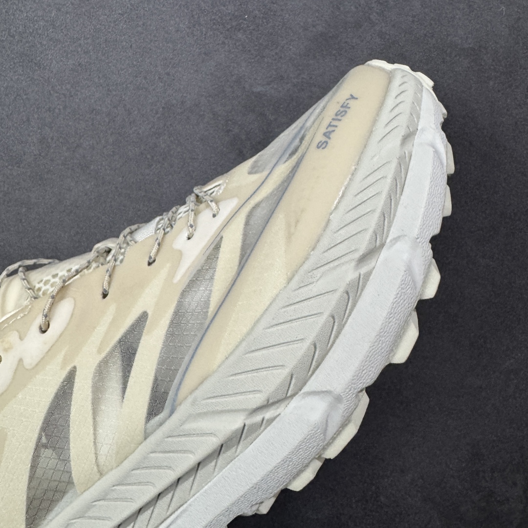 图片[5]-【福利跑量版】Satisfy xHOKA ONE ONE Mafate Speed 4 玛法特4系列低帮厚底轻量户外越野运动慢跑鞋 采用半透明轻量化纱网热熔面料材质 搭载轻量化材料超轻量泡棉中底 外置V版橡胶防滑黄金大底 此球鞋继承了HOKA的经典越野鞋型MAFATE SPEED4的设计 更在此基础上进行了创新和提升 使得它既适合户外越野跑，又充满了时尚潮流的元素。它的半透明鞋面设计 不仅让鞋身看起来更加轻便 而且提供了良好的透气性 而保护性的防撕裂尼龙面料，则确保了在复杂地形中的耐用性。 双层ProFly™中底的 用，是这款鞋的另一个亮点。 VIBRAM MEGAGRIP®及 LITEBASE®大底的搭载，更是让这款鞋在保持高抓地力的 减轻了鞋底的重量 尺码： 36 36.5 37.5 38 38.5 39 40 40.5 41.5 42 42.5 43 44 44.5 45-选品中心