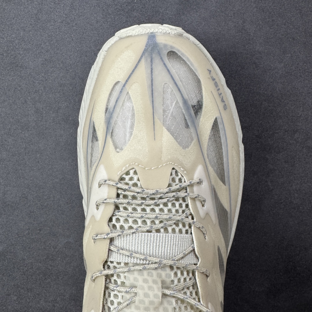 图片[8]-【福利跑量版】Satisfy xHOKA ONE ONE Mafate Speed 4 玛法特4系列低帮厚底轻量户外越野运动慢跑鞋 采用半透明轻量化纱网热熔面料材质 搭载轻量化材料超轻量泡棉中底 外置V版橡胶防滑黄金大底 此球鞋继承了HOKA的经典越野鞋型MAFATE SPEED4的设计 更在此基础上进行了创新和提升 使得它既适合户外越野跑，又充满了时尚潮流的元素。它的半透明鞋面设计 不仅让鞋身看起来更加轻便 而且提供了良好的透气性 而保护性的防撕裂尼龙面料，则确保了在复杂地形中的耐用性。 双层ProFly™中底的 用，是这款鞋的另一个亮点。 VIBRAM MEGAGRIP®及 LITEBASE®大底的搭载，更是让这款鞋在保持高抓地力的 减轻了鞋底的重量 尺码： 36 36.5 37.5 38 38.5 39 40 40.5 41.5 42 42.5 43 44 44.5 45-选品中心