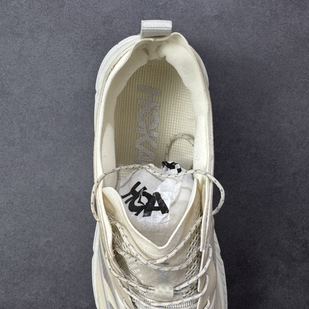 图片[7]-【福利跑量版】Satisfy xHOKA ONE ONE Mafate Speed 4 玛法特4系列低帮厚底轻量户外越野运动慢跑鞋 采用半透明轻量化纱网热熔面料材质 搭载轻量化材料超轻量泡棉中底 外置V版橡胶防滑黄金大底 此球鞋继承了HOKA的经典越野鞋型MAFATE SPEED4的设计 更在此基础上进行了创新和提升 使得它既适合户外越野跑，又充满了时尚潮流的元素。它的半透明鞋面设计 不仅让鞋身看起来更加轻便 而且提供了良好的透气性 而保护性的防撕裂尼龙面料，则确保了在复杂地形中的耐用性。 双层ProFly™中底的 用，是这款鞋的另一个亮点。 VIBRAM MEGAGRIP®及 LITEBASE®大底的搭载，更是让这款鞋在保持高抓地力的 减轻了鞋底的重量 尺码： 36 36.5 37.5 38 38.5 39 40 40.5 41.5 42 42.5 43 44 44.5 45-选品中心