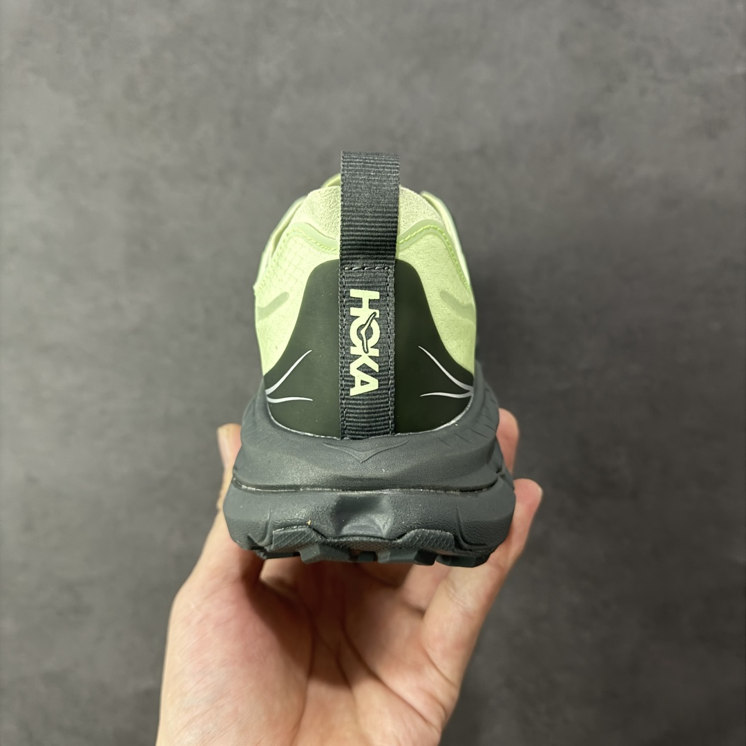 图片[4]-【福利跑量版】Satisfy xHOKA ONE ONE Mafate Speed 4 玛法特4系列低帮厚底轻量户外越野运动慢跑鞋 采用半透明轻量化纱网热熔面料材质 搭载轻量化材料超轻量泡棉中底 外置V版橡胶防滑黄金大底 此球鞋继承了HOKA的经典越野鞋型MAFATE SPEED4的设计 更在此基础上进行了创新和提升 使得它既适合户外越野跑，又充满了时尚潮流的元素。它的半透明鞋面设计 不仅让鞋身看起来更加轻便 而且提供了良好的透气性 而保护性的防撕裂尼龙面料，则确保了在复杂地形中的耐用性。 双层ProFly™中底的 用，是这款鞋的另一个亮点。 VIBRAM MEGAGRIP®及 LITEBASE®大底的搭载，更是让这款鞋在保持高抓地力的 减轻了鞋底的重量 尺码： 36 36.5 37.5 38 38.5 39 40 40.5 41.5 42 42.5 43 44 44.5 45-选品中心