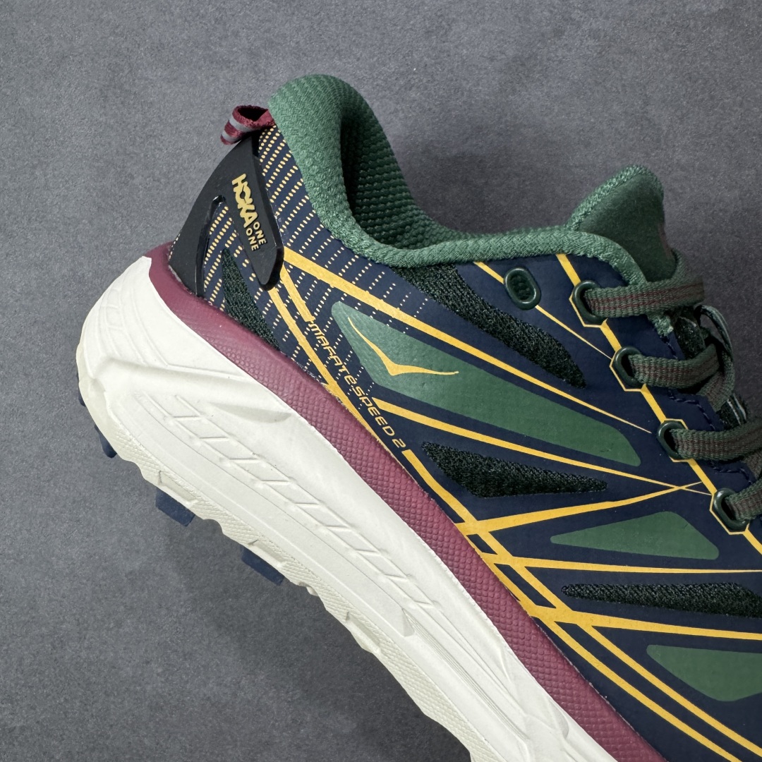 图片[6]-【福利跑量版】HOKA ONE ONE Mafate Speed 2 Low 玛法特2代系列低帮轻量户外越野休闲运动慢跑鞋 HOKA ONE ONE 最近推出了一个胶囊系列 Origin Story 这个系列里的 Mafate Speed 2 可以说让我日思夜想有一阵子了 最近终于拔草 让我来分享一下这双也是上脚赞到爆的越野跑鞋吧 以阿尔卑斯山脉作为主题将亮黄色与蓝色调覆盖在这经典轮廓之上 配色的呈现效果相当亮眼 以至于很多人买这个配色是用来日常搭配的 鞋面采用超轻的无缝架构 轻薄的TPU贴在透气的鞋面材料上 减轻重量同时也保证了支撑性 鞋底则采用滚动平衡技术 引导跑者回归自然步态 祖传的神奇EVA材质中底依旧是一如既往地表现优秀 能提供充足的缓震 作为HOKA家的越野跑鞋 VIBRAM 橡胶大底也是必不可少的 即便在复杂湿滑的地形 依旧能有良好的抓地力及稳定性 鞋带采用了弹性不易松脱的扁宽弹性鞋带 前掌与中掌部分也进行了加宽 也更加适合亚洲人的脚型 是一款十分全面且足够强悍的户外硬核越野鞋 而这双极其亮眼的越野跑鞋恰好又是在江山一百中参赛的UTMB冠军 Ludovic POMMERET 夺冠时穿着的战靴 这就让它变得更加有吸引力了 用来日常搭配的话短裤是基本不挑 长裤我个人推荐阔腿裤 工装裤以及各种长筒牛仔裤都可以 尺码：36 36.5 37.5 38 38.5 39 40 40.5 41 42 42.5 43 44 44.5 45-选品中心