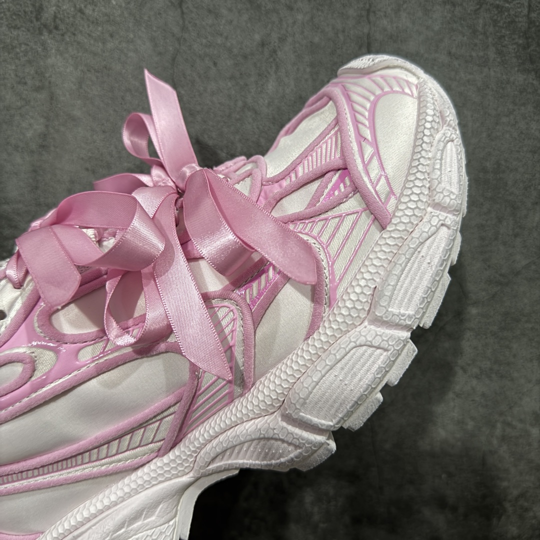 图片[6]-【VG版本】Balenciaga 3XL Denim 官方同步 巴黎世家十代10代 缎面蝴蝶结粉色 潮流跑鞋 全套原纸板楦头开发 最原汁原味的灵魂版型 全鞋荧光划线卡点 胶水把控整洁度追求极致完美 每一双都是工艺品 多重QC质检 超越公司货的品控标准 实实在在的免检产品 原盒原配 正确字体电绣 粗细、位置、大小正确 侧边TPU 透气孔匹配意产原版 正确分离大底 TPU软底 原版一致大底LOGO 立体感十足 原厂皮料水洗做旧 采购原厂网纱 不含皮革 网布材料和聚氨酯 磨损效果 鞋头边缘和后帮 Balenciaga 徽标 鞋面和后跟凸印尺码 鞋舌 3XL 橡胶品牌标识和反光细节 鞋帮拉袢和鞋舌拉祥 配反光细节 备用鞋带在鞋履前侧 可在穿着前取下 便于不同造型搭配 正常尺码 尺码：35 36 37 38 39 40 41 42-选品中心