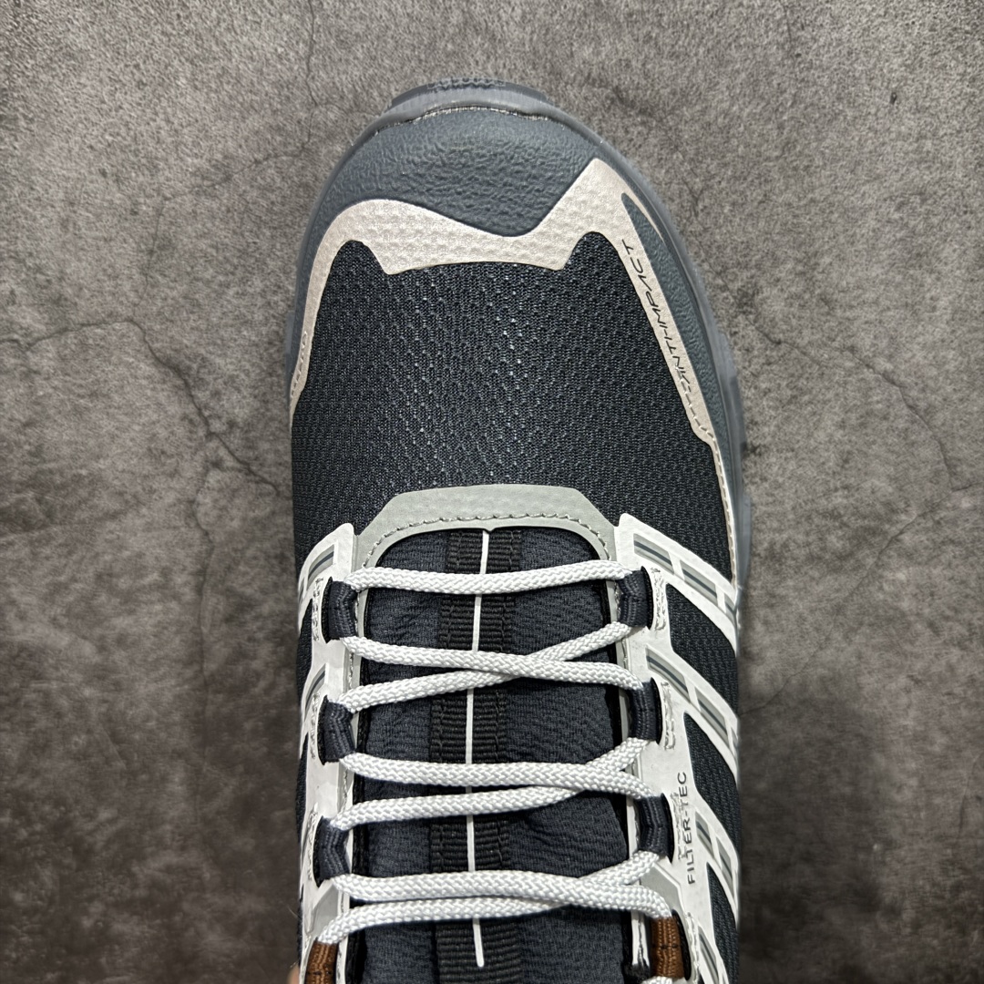 图片[5]-【Top纯原】凯乐石KAILAS 远征5 FLT 舒适简约经典登山 防滑耐磨防水 低帮 徒步鞋 鞋面材质：运用耐磨防砂网布，能防止沙石进入鞋内，同时具备良好的透气性，可让脚部保持干爽。 \\t鞋底性能：搭载Vibram防滑耐磨大底，有出色的抓地力，仿鲨齿纹路设计，能应对各种复杂路面；鞋底还能提供良好的稳定性和支撑力，减少脚部疲劳。 \\t防水技术：采用FILTERTEC防水透气技术，防水指数高达8000mm H₂O，能有效防止雨水渗透，同时能保持脚面干爽。 \\t细节设计：鞋头采用橡胶防撞包边，保护脚趾免受伤害；鞋舌一体式设计，防止碎石泥沙进入；采用亚洲人脚型鞋楦设计，配合中腰包裹，提高舒适性。 适用场景：适合多日或单日轻装徒步，也可用于城市通勤，是一双兼顾户外与日常穿着的多功能鞋子。 尺码：39-45-选品中心