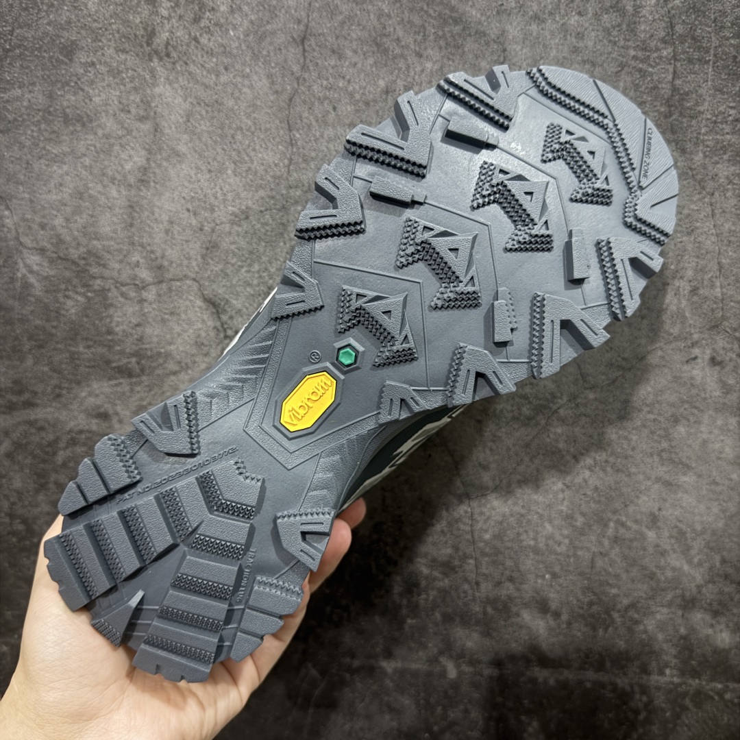 图片[9]-【Top纯原】凯乐石KAILAS 远征5 FLT 舒适简约经典登山 防滑耐磨防水 低帮 徒步鞋 鞋面材质：运用耐磨防砂网布，能防止沙石进入鞋内，同时具备良好的透气性，可让脚部保持干爽。 \\t鞋底性能：搭载Vibram防滑耐磨大底，有出色的抓地力，仿鲨齿纹路设计，能应对各种复杂路面；鞋底还能提供良好的稳定性和支撑力，减少脚部疲劳。 \\t防水技术：采用FILTERTEC防水透气技术，防水指数高达8000mm H₂O，能有效防止雨水渗透，同时能保持脚面干爽。 \\t细节设计：鞋头采用橡胶防撞包边，保护脚趾免受伤害；鞋舌一体式设计，防止碎石泥沙进入；采用亚洲人脚型鞋楦设计，配合中腰包裹，提高舒适性。 适用场景：适合多日或单日轻装徒步，也可用于城市通勤，是一双兼顾户外与日常穿着的多功能鞋子。 尺码：39-45-选品中心