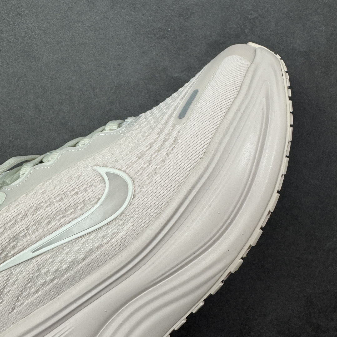 【纯原】Nike VOMERO PLUS RUN 轻盈跑鞋舒适百搭防滑耐磨 低帮 休闲跑步鞋货号：HV8