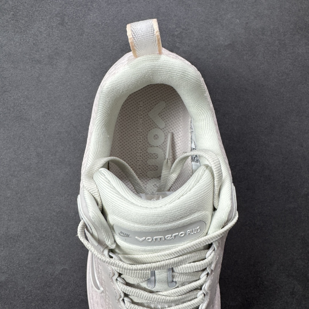 【纯原】Nike VOMERO PLUS RUN 轻盈跑鞋舒适百搭防滑耐磨 低帮 休闲跑步鞋货号：HV8