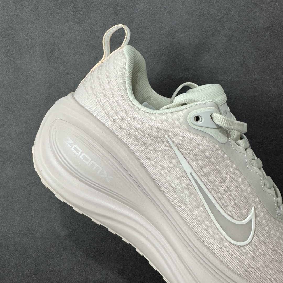 【纯原】Nike VOMERO PLUS RUN 轻盈跑鞋舒适百搭防滑耐磨 低帮 休闲跑步鞋货号：HV8
