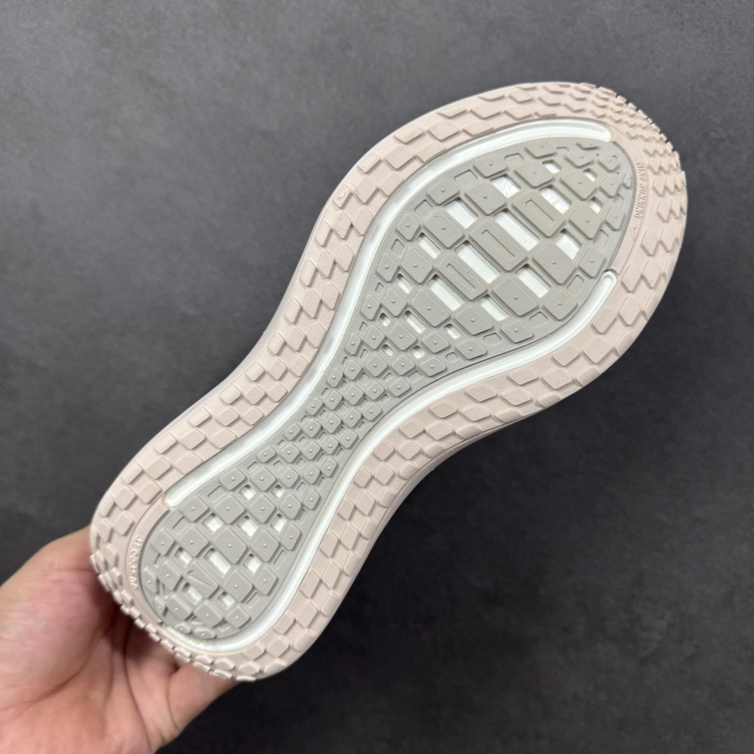【纯原】Nike VOMERO PLUS RUN 轻盈跑鞋舒适百搭防滑耐磨 低帮 休闲跑步鞋货号：HV8