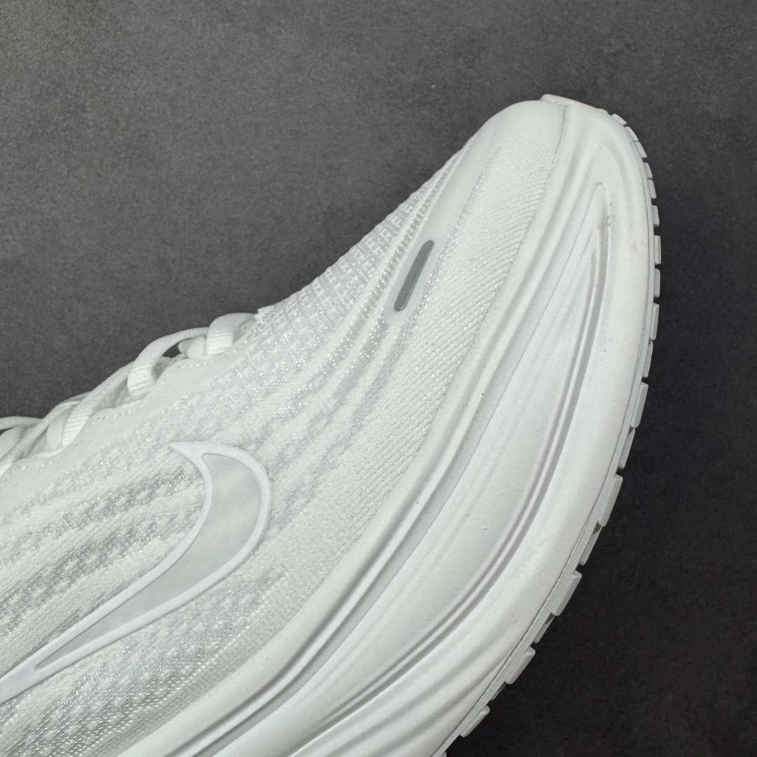 【纯原】Nike VOMERO PLUS RUN 轻盈跑鞋舒适百搭防滑耐磨 低帮 休闲跑步鞋货号：HV8
