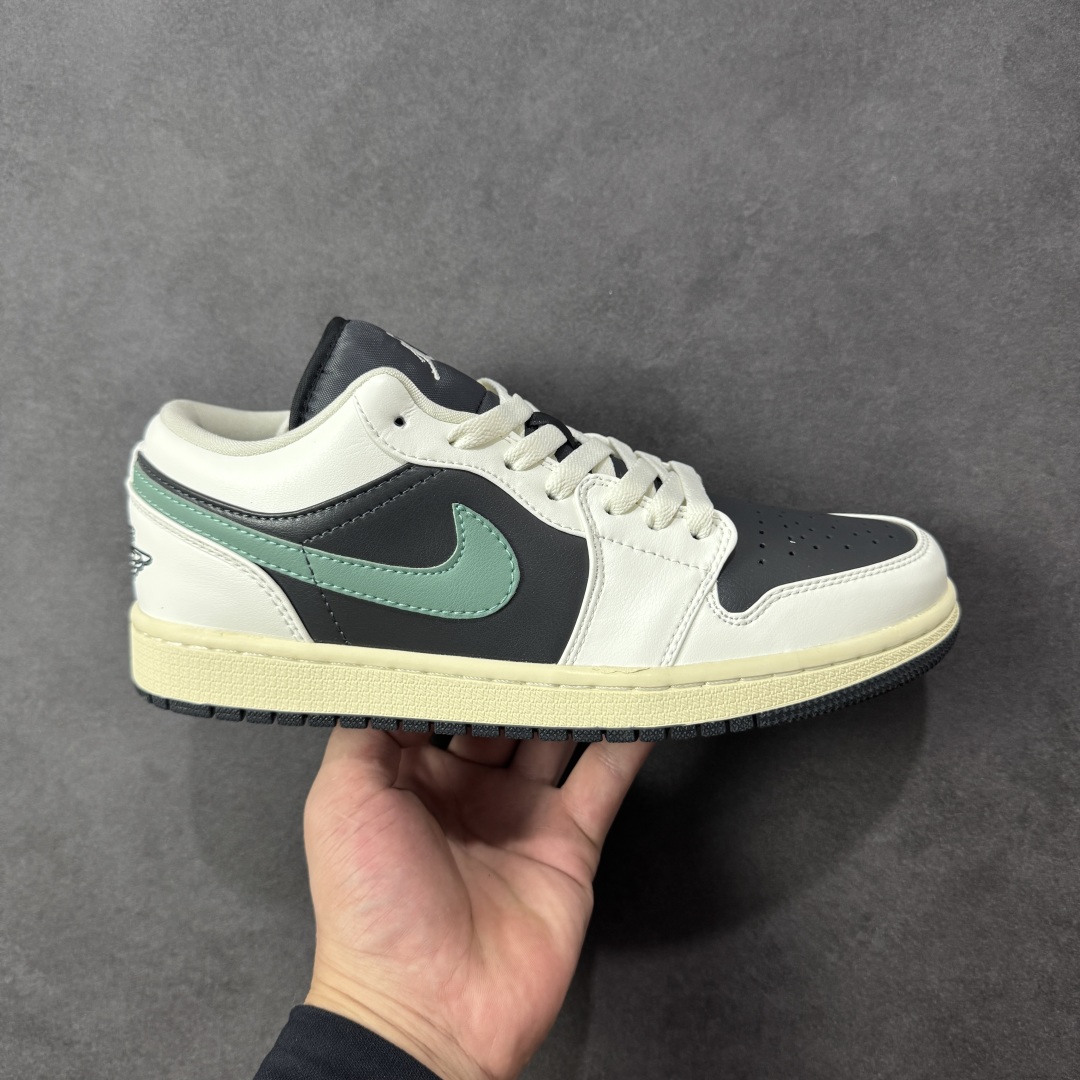 【头层S版】Air Jordan AJ1 Low 低帮系列 全新流水线出品 全配色原鞋对照 原楦原纸板开发 客订头层皮料 全鞋电脑针车 私模大底正确咬花克重内置气垫 原盒内外原标 完美零毛边处理 多重QC质检 超越公司货的品控标准 实实在在的免检产品 货号:DC0774-001 尺码:36-45半-选品中心