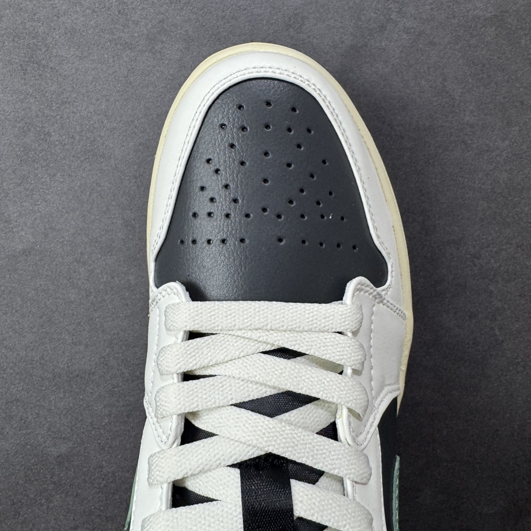 图片[8]-【头层S版】Air Jordan AJ1 Low 低帮系列 全新流水线出品 全配色原鞋对照 原楦原纸板开发 客订头层皮料 全鞋电脑针车 私模大底正确咬花克重内置气垫 原盒内外原标 完美零毛边处理 多重QC质检 超越公司货的品控标准 实实在在的免检产品 货号：DC0774-001 尺码：36-45半-选品中心
