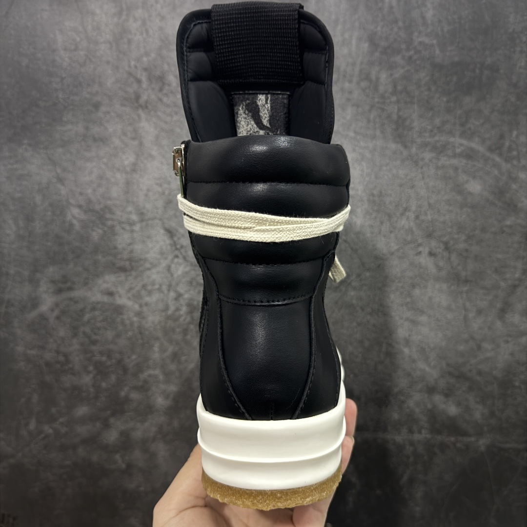 图片[4]-【莞产G版】Rick Owens Edfu 瑞克·欧文斯高帮皮面时尚运动板鞋 黑白生胶高帮皮面倒三角 二级市场已经7K以上 平台客户随意卖四位数 RO广东原厂出品 纯原天花板 原版一比一复刻 冲正绝不翻车 还原度达到百分之98以上 原楦开发纸版版型 ZP拆解原版1：1复模裁片纸版 力求做到0错位 这样才能达到和zp一致的鞋型味道 采用进口cnc数控机床开发对版独家tpu奶香大底 区别于市场所有版本 zp同源全头层粒面小牛皮 达到和zp一致手感 原厂进口细纹布 万邦订购原厂高弹粉红色海绵 内里搭配软质细腻羊皮 TPU高密度大底 软硬度透光度高已经测试和原版一致 尺码：36 37 38 39 40 41 42 43 44 45 46-选品中心