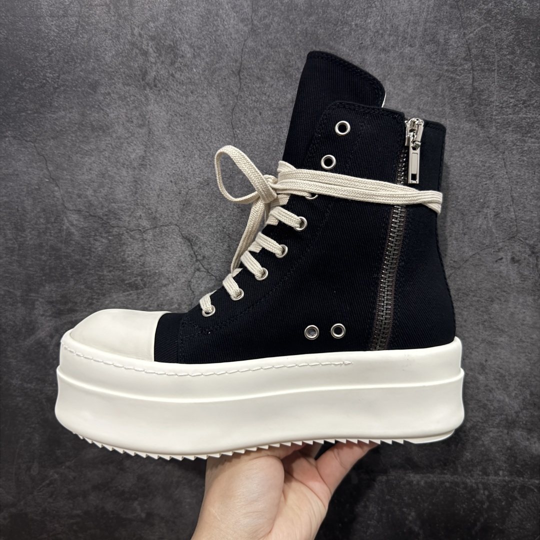 图片[2]-【莞产G版】Rick Owens Drkshdw 瑞克·欧文斯尼龙罗缎高帮时尚运动板鞋 厚底黑白帆布 二级市场已经7K以上 平台客户随意卖四位数 RO广东原厂出品 纯原天花板 原版一比一复刻 冲正绝不翻车 还原度达到百分之98以上 原楦开发纸版版型 ZP拆解原版1：1复模裁片纸版 力求做到0错位 这样才能达到和zp一致的鞋型味道 采用进口cnc数控机床开发对版独家tpu奶香大底 区别于市场所有版本 zp同源全头层粒面小牛皮 达到和zp一致手感 原厂进口细纹布 万邦订购原厂高弹粉红色海绵 内里搭配软质细腻羊皮 TPU高密度大底 软硬度透光度高已经测试和原版一致 尺码：36 37 38 39 40 41 42 43 44 45 46-选品中心