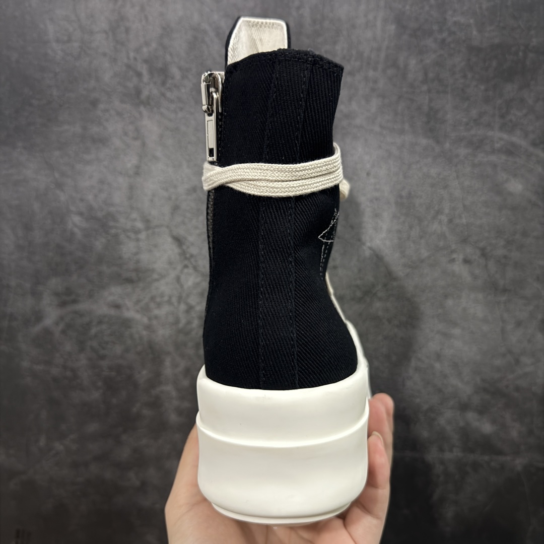 图片[4]-【莞产G版】Rick Owens Drkshdw 瑞克·欧文斯尼龙罗缎高帮时尚运动板鞋 厚底黑白帆布 二级市场已经7K以上 平台客户随意卖四位数 RO广东原厂出品 纯原天花板 原版一比一复刻 冲正绝不翻车 还原度达到百分之98以上 原楦开发纸版版型 ZP拆解原版1：1复模裁片纸版 力求做到0错位 这样才能达到和zp一致的鞋型味道 采用进口cnc数控机床开发对版独家tpu奶香大底 区别于市场所有版本 zp同源全头层粒面小牛皮 达到和zp一致手感 原厂进口细纹布 万邦订购原厂高弹粉红色海绵 内里搭配软质细腻羊皮 TPU高密度大底 软硬度透光度高已经测试和原版一致 尺码：36 37 38 39 40 41 42 43 44 45 46-选品中心