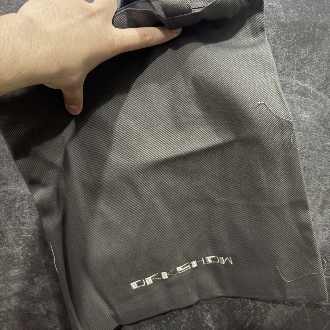 图片[9]-【莞产G版】Rick Owens Drkshdw 瑞克·欧文斯尼龙罗缎高帮时尚运动板鞋 厚底黑白帆布 二级市场已经7K以上 平台客户随意卖四位数 RO广东原厂出品 纯原天花板 原版一比一复刻 冲正绝不翻车 还原度达到百分之98以上 原楦开发纸版版型 ZP拆解原版1：1复模裁片纸版 力求做到0错位 这样才能达到和zp一致的鞋型味道 采用进口cnc数控机床开发对版独家tpu奶香大底 区别于市场所有版本 zp同源全头层粒面小牛皮 达到和zp一致手感 原厂进口细纹布 万邦订购原厂高弹粉红色海绵 内里搭配软质细腻羊皮 TPU高密度大底 软硬度透光度高已经测试和原版一致 尺码：36 37 38 39 40 41 42 43 44 45 46-选品中心