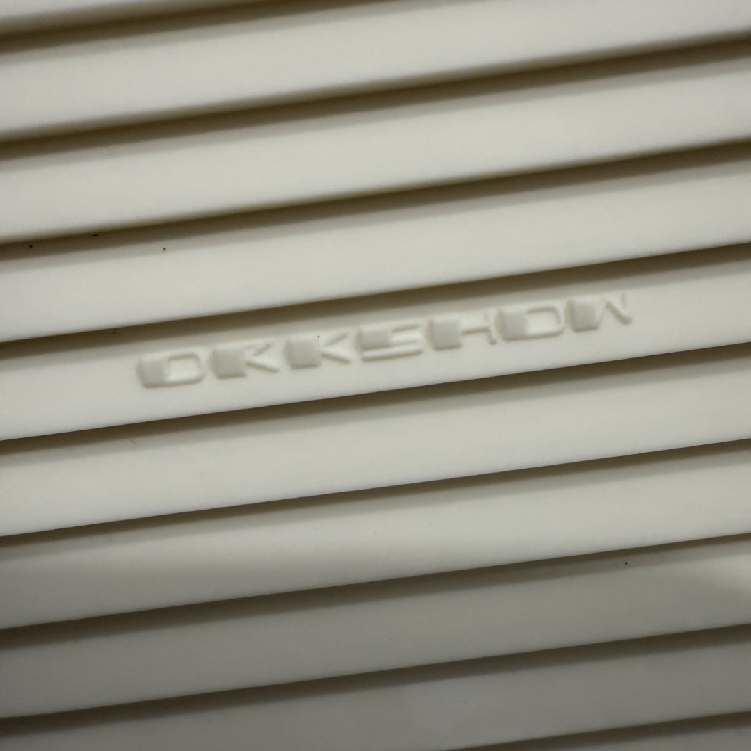 图片[8]-【莞产G版】Rick Owens Drkshdw 瑞克·欧文斯尼龙罗缎高帮时尚运动板鞋 厚底黑白帆布 二级市场已经7K以上 平台客户随意卖四位数 RO广东原厂出品 纯原天花板 原版一比一复刻 冲正绝不翻车 还原度达到百分之98以上 原楦开发纸版版型 ZP拆解原版1：1复模裁片纸版 力求做到0错位 这样才能达到和zp一致的鞋型味道 采用进口cnc数控机床开发对版独家tpu奶香大底 区别于市场所有版本 zp同源全头层粒面小牛皮 达到和zp一致手感 原厂进口细纹布 万邦订购原厂高弹粉红色海绵 内里搭配软质细腻羊皮 TPU高密度大底 软硬度透光度高已经测试和原版一致 尺码：36 37 38 39 40 41 42 43 44 45 46-选品中心