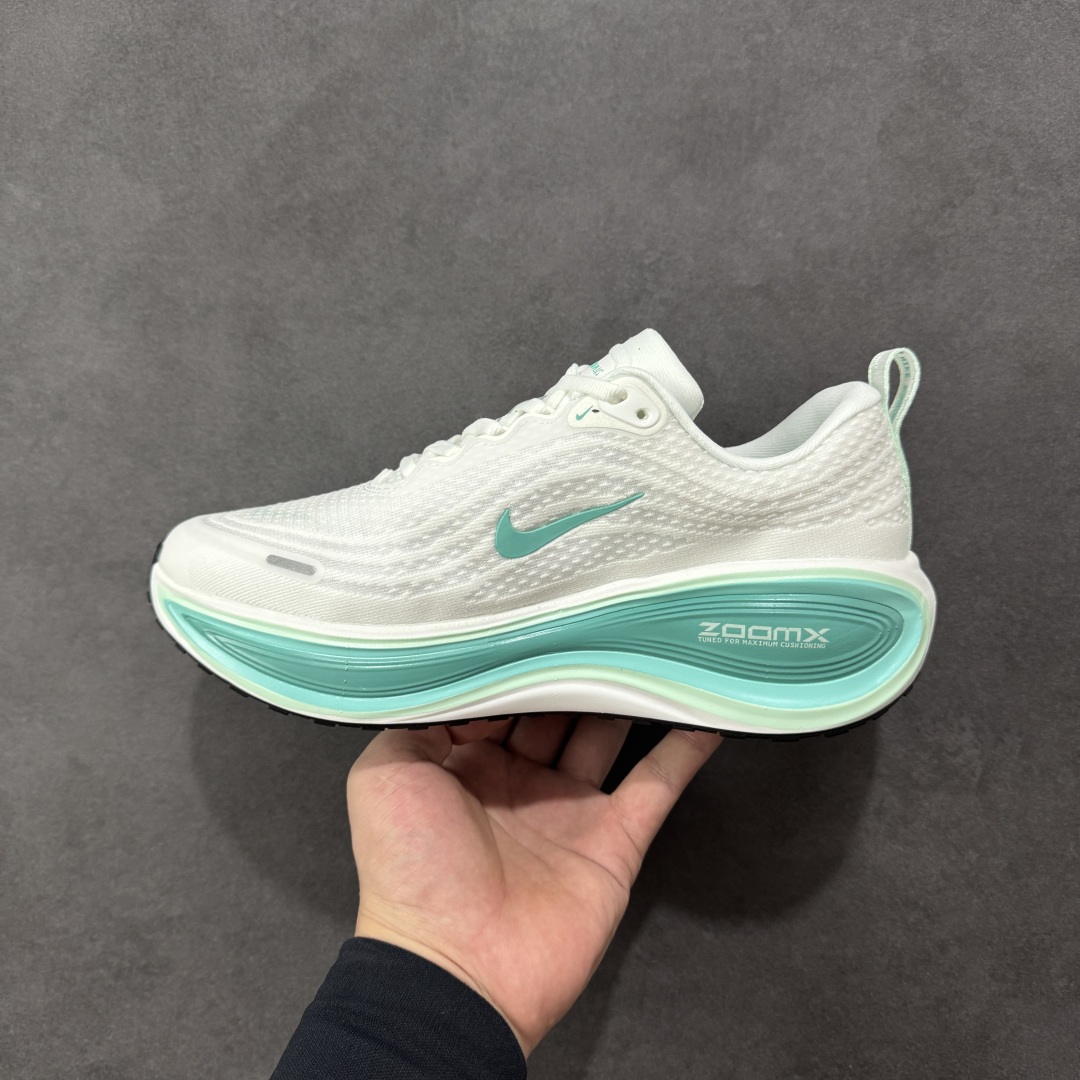 图片[2]-【公司级】Nike VOMERO PLUS 耐克 舒适减震防滑 低帮跑步鞋 全掌ReactX泡绵中底 前掌和后跟还配备了Air Zoom气垫单元 据说跑起来更快更舒适哦 这次最大的升级点 首次引入了ReactX泡绵 货号：HV8154-100 尺码：36 36.5 37.5 38 38.5 39 40 40.5 41 42 42.5 43 44 45 尺码：36-45半 编码：FSB240250-选品中心