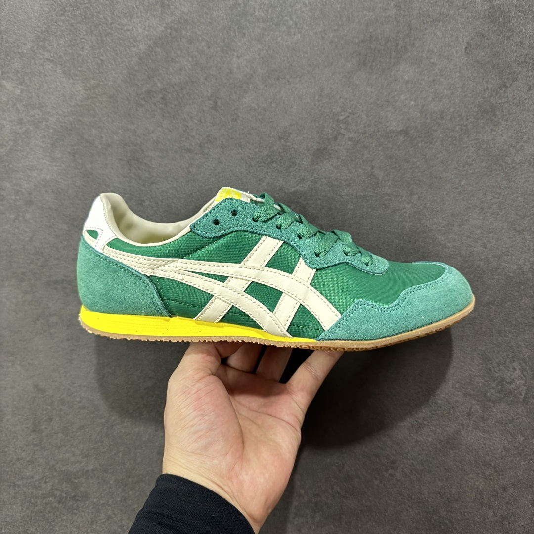 【公司级】Onitsuka Tiger鬼冢虎 男女运动休闲鞋百搭轻便透气休闲鞋子SERRANO™ 中性运动鞋 Serrano系类是鬼塚虎多年来的畅销款之一,以马德里的塞拉诺大街命名,有为数众多的不同配色款。采用透气皮革+合成材料拼接的鞋面,真皮内里穿着舒适;特征为前部略上翘,薄底,中底采用solyte材料,EVA中底;轻巧而有弹性,穿着非常舒适 橡胶大底。 尺码: 36-45 编码: AMB210220-选品中心