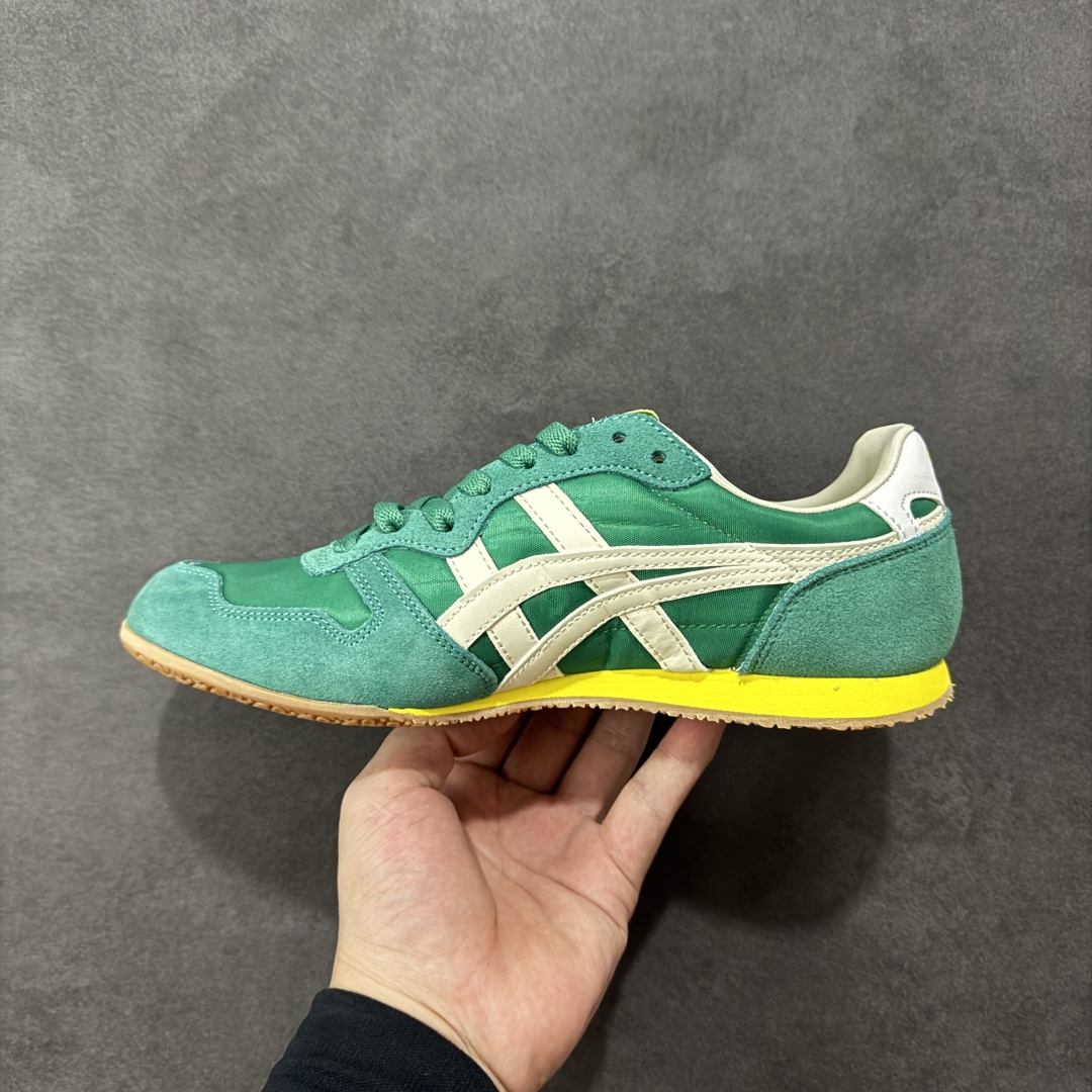 图片[2]-【公司级】Onitsuka Tiger鬼冢虎 男女运动休闲鞋百搭轻便透气休闲鞋子SERRANO™ 中性运动鞋 Serrano系类是鬼塚虎多年来的畅销款之一，以马德里的塞拉诺大街命名，有为数众多的不同配色款。采用透气皮革+合成材料拼接的鞋面，真皮内里穿着舒适；特征为前部略上翘，薄底，中底采用solyte材料，EVA中底；轻巧而有弹性，穿着非常舒适 橡胶大底。 尺码： 36-45 编码： AMB210220-选品中心