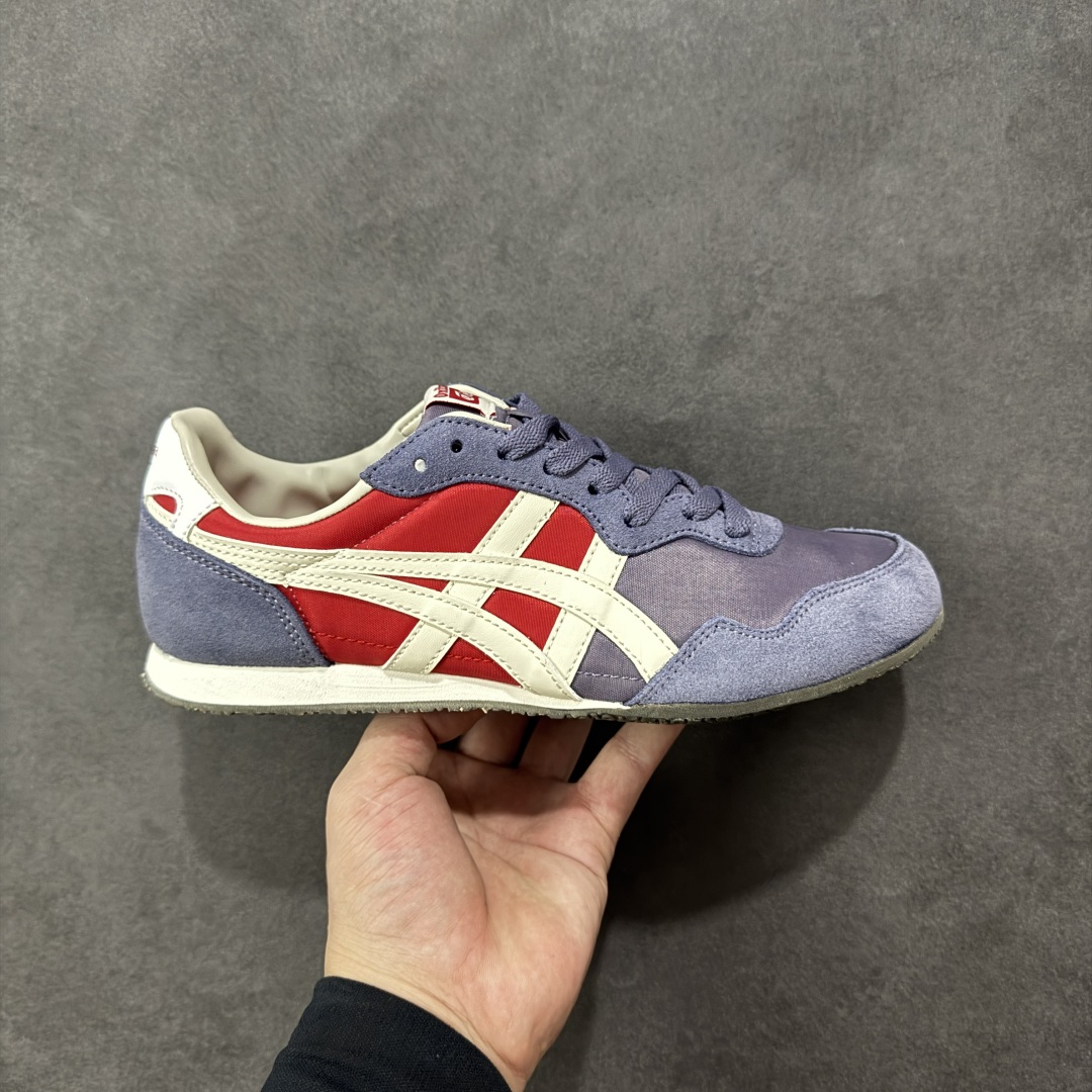 【公司级】Onitsuka Tiger鬼冢虎 男女运动休闲鞋百搭轻便透气休闲鞋子SERRANO™ 中性运动鞋 Serrano系类是鬼塚虎多年来的畅销款之一,以马德里的塞拉诺大街命名,有为数众多的不同配色款。采用透气皮革+合成材料拼接的鞋面,真皮内里穿着舒适;特征为前部略上翘,薄底,中底采用solyte材料,EVA中底;轻巧而有弹性,穿着非常舒适 橡胶大底。 尺码: 36-45 编码: AMB210220-选品中心