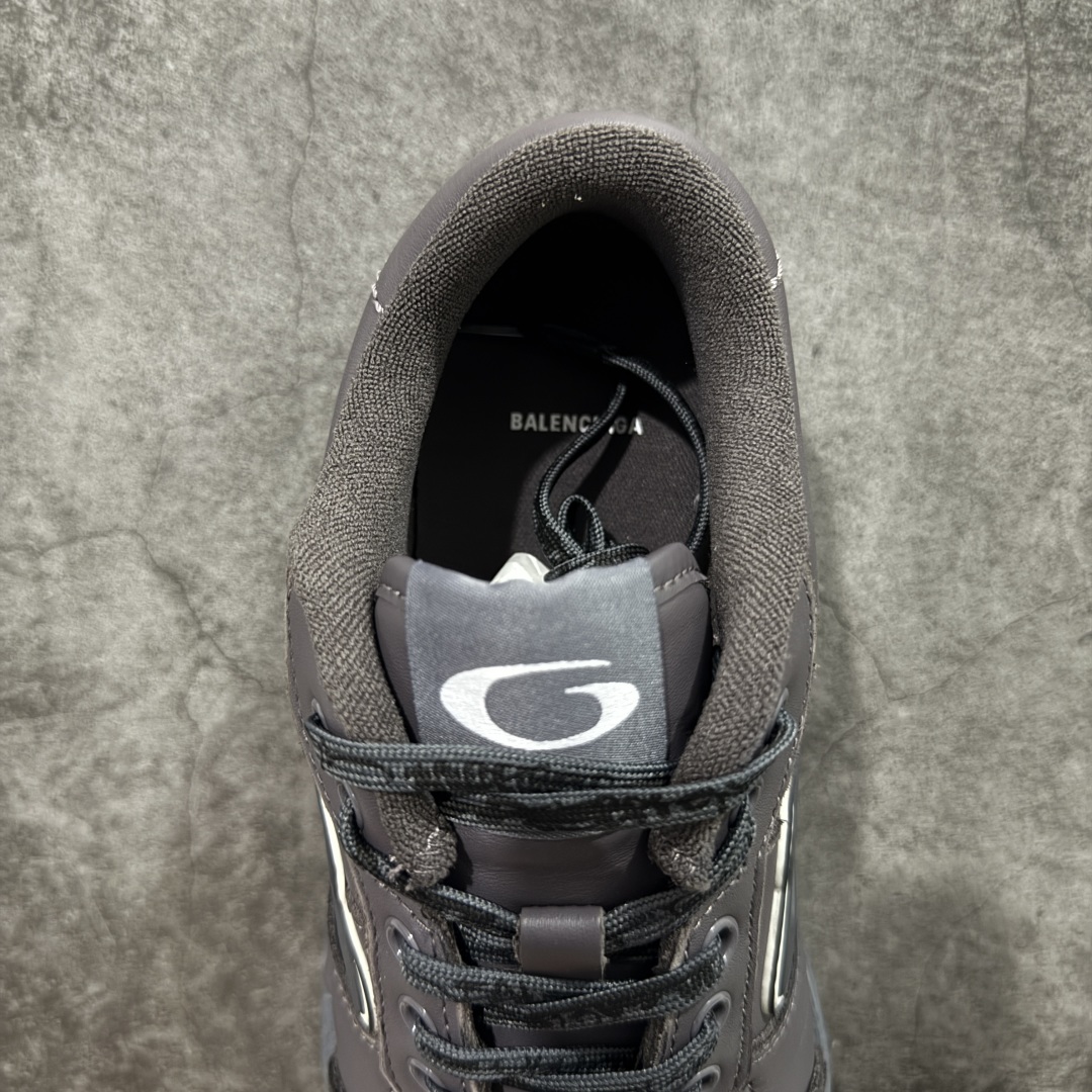 图片[8]-【OK纯原版】Balenciaga Hamptons Worn-Out 巴黎世家十八18代 涤纶（聚酯纤维）牛皮革 圆头系带 低帮 生活休闲鞋板鞋 全套原纸板楦头开发 最原汁原味的灵魂版型 全鞋荧光划线卡点 胶水把控整洁度追求极致完美 每一双都是工艺品 多重QC质检 超越公司货的品控标准 实实在在的免检产品 原盒原配 正确字体电绣 粗细、位置、大小正确 侧边TPU 透气孔匹配意产原版 正确分离大底 TPU软底 原版一致大底LOGO 立体感十足 原厂皮料水洗做旧 采购原厂网纱 偏大一码 尺码：35 36 37 38 39 40 41 42 43 44 45 46-选品中心