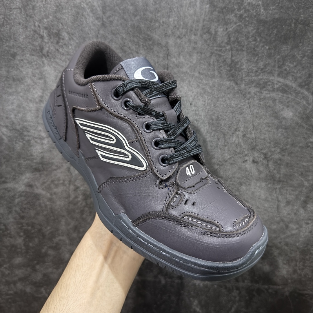 图片[3]-【OK纯原版】Balenciaga Hamptons Worn-Out 巴黎世家十八18代 涤纶（聚酯纤维）牛皮革 圆头系带 低帮 生活休闲鞋板鞋 全套原纸板楦头开发 最原汁原味的灵魂版型 全鞋荧光划线卡点 胶水把控整洁度追求极致完美 每一双都是工艺品 多重QC质检 超越公司货的品控标准 实实在在的免检产品 原盒原配 正确字体电绣 粗细、位置、大小正确 侧边TPU 透气孔匹配意产原版 正确分离大底 TPU软底 原版一致大底LOGO 立体感十足 原厂皮料水洗做旧 采购原厂网纱 偏大一码 尺码：35 36 37 38 39 40 41 42 43 44 45 46-选品中心