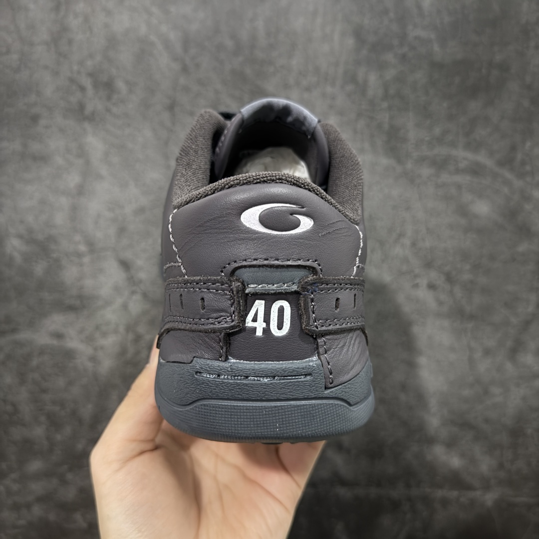 图片[4]-【OK纯原版】Balenciaga Hamptons Worn-Out 巴黎世家十八18代 涤纶（聚酯纤维）牛皮革 圆头系带 低帮 生活休闲鞋板鞋 全套原纸板楦头开发 最原汁原味的灵魂版型 全鞋荧光划线卡点 胶水把控整洁度追求极致完美 每一双都是工艺品 多重QC质检 超越公司货的品控标准 实实在在的免检产品 原盒原配 正确字体电绣 粗细、位置、大小正确 侧边TPU 透气孔匹配意产原版 正确分离大底 TPU软底 原版一致大底LOGO 立体感十足 原厂皮料水洗做旧 采购原厂网纱 偏大一码 尺码：35 36 37 38 39 40 41 42 43 44 45 46-选品中心