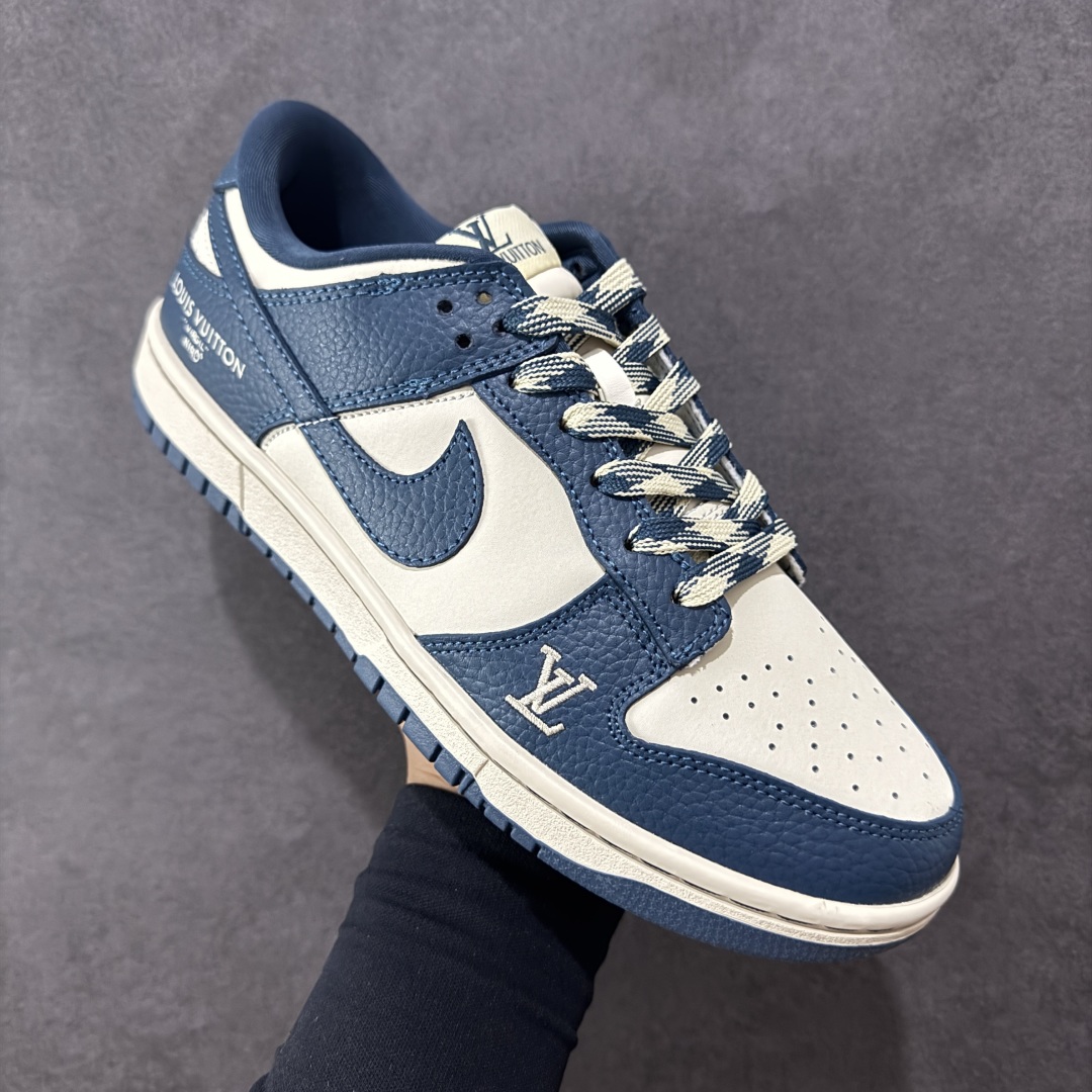 图片[3]-【定制版】Louis Vuitton x Nk SB Dunk Low Lv联名 Dunk系列复古低帮休闲百搭板鞋 SC0601-477 公司级版本 定制鞋盒 大厂流水作业生产 超高清洁度 皮料切割干净无任何毛边 细节完美   尺码：36 36.5 37.5 38 38.5 39 40 40.5 41 42 42.5 43 44 44.5 45 编码：HXSB330340-选品中心