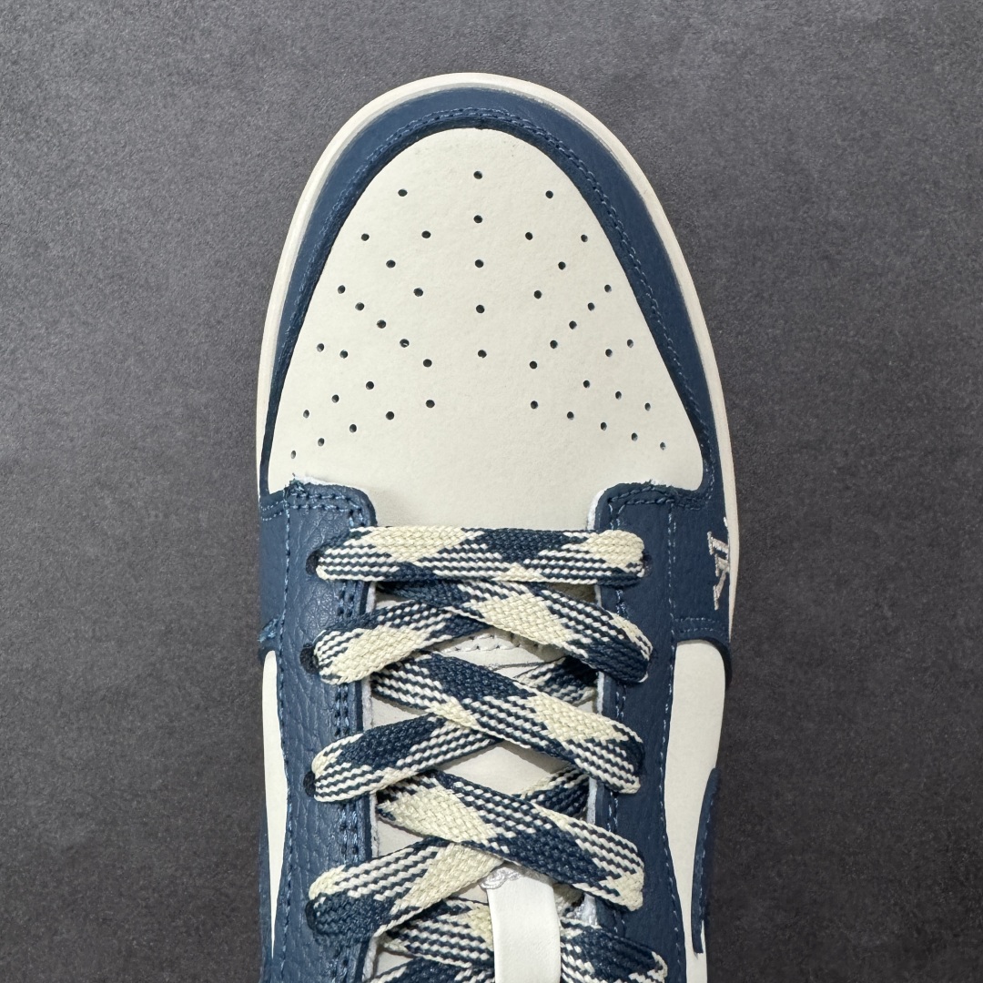 图片[8]-【定制版】Louis Vuitton x Nk SB Dunk Low Lv联名 Dunk系列复古低帮休闲百搭板鞋 SC0601-477 公司级版本 定制鞋盒 大厂流水作业生产 超高清洁度 皮料切割干净无任何毛边 细节完美   尺码：36 36.5 37.5 38 38.5 39 40 40.5 41 42 42.5 43 44 44.5 45 编码：HXSB330340-选品中心