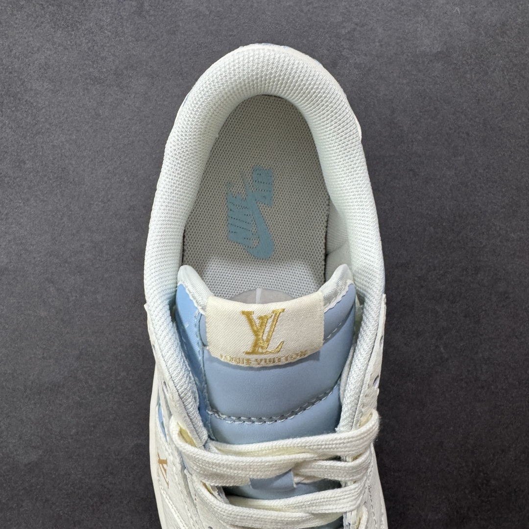 图片[7]-【定制版】Louis Vuitton x Air Jordan 1 Low × LV 高端定制 乔1倒钩休闲百搭板鞋 ZH2598-163  公司级版本 定制鞋盒 大厂流水作业生产 超高清洁度 皮料切割干净无任何毛边 细节完美   尺码：36 36.5 37.5 38 38.5 39 40 40.5 41 42 42.5 43 44 44.5 45 编码：HXSB330340-选品中心