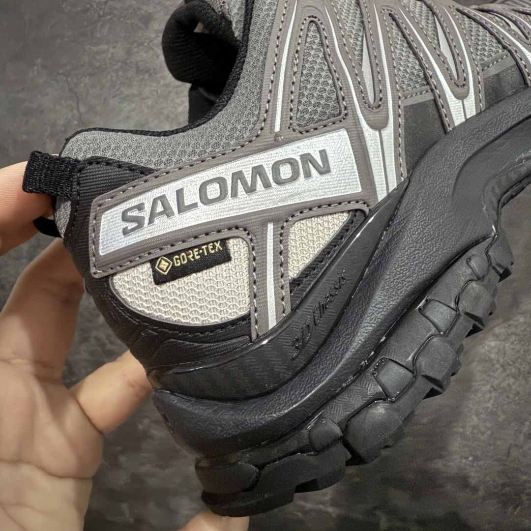 图片[3]-【绿x版】SALOMON XA Pro 3D GTX 萨洛蒙潮流越野机能户外功能鞋 灰黑色 防水 新配色出货 475875 纯原外贸平台特供订单 耗时半年巨作 全套原纸板楦头开发 原厂特供网布配套加持 确保原汁原味 完美呈现版型 原档数据独家私模五层组合大底 男女鞋同步官方开发至46.5 原装Ortholite轻量化鞋垫 中底布带钢印编号 原厂TPU锁扣 进口港宝加持 后跟自然饱满 还原公司包裹性 鞋面采用SENSIFT贴合技术 全方位贴合包裹脚型 鞋跟部鞋底牵引设计 提供强大的抓地性能 更适应野外崎岖不平的道路 其3D ADVANCED CHASSIS底盘 材料轻量大化 钉齿设计更具稳定性 防护性 鞋底易磨损区运用CONTAGRIP高耐磨材料 应对城市硬质路面长距离跑考验 尺码：36 36.5 37.5 38 38.5 39 40 40.5 41 42 42.5 43 44 44.5 45 46 46.5-选品中心