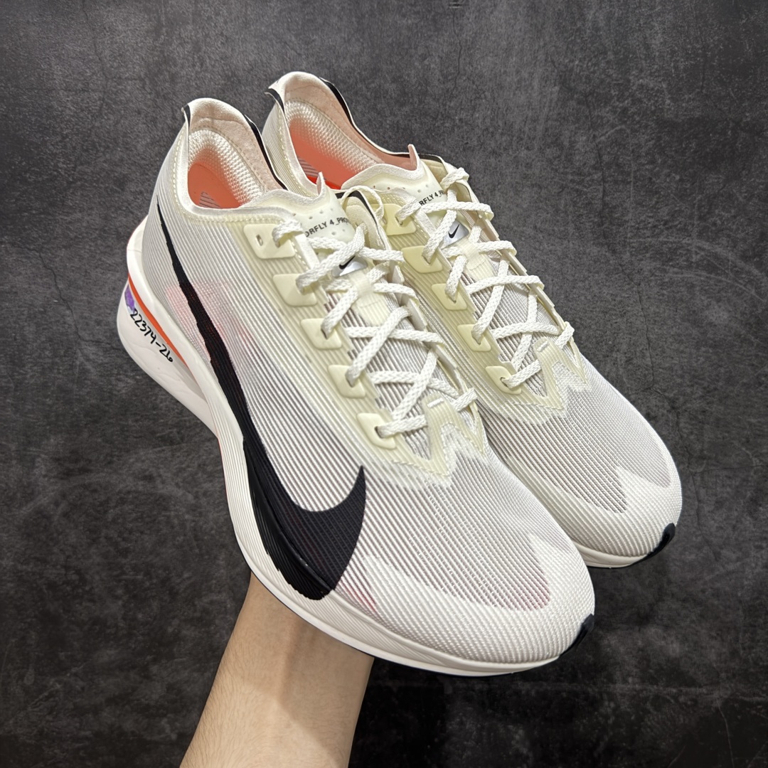 【XE纯原版】Nike ZoomX Vaporfly NEXT%4 减震马拉松跑步鞋 HF6413-100 全掌真碳板 原楦原纸版数据开发  目前市场最强品质 原版购入开发 原版定制网纱鞋面 分体式组合大底 中间层夹心全掌抗扭碳板 下层一次ReactX泡棉 区别市场一体底 超高质检清洁度 一切材质配件均与原版一致 原楦原纸板开发 匹配原版98%以上 完美弧度版型 原厂鞋标 立体反光鞋盒标 高端玩家必推版本 高价零售必推版本 欢迎对比市面任意版本‼️ 这双鞋简直是时尚与科技的完美融合,质感爆棚,搭配超亮眼的银色大勾子,瞬间成为街头焦点。不仅颜值在线,缓震性能更是一绝 不管是日常出街还是慢跑锻炼,都能给双脚极致舒适体验。  码数超全,36- 46 码任你选!别犹豫啦,穿上它,轻松走出潮流范,开启你的时尚运动新旅程 码段:36-46-选品中心