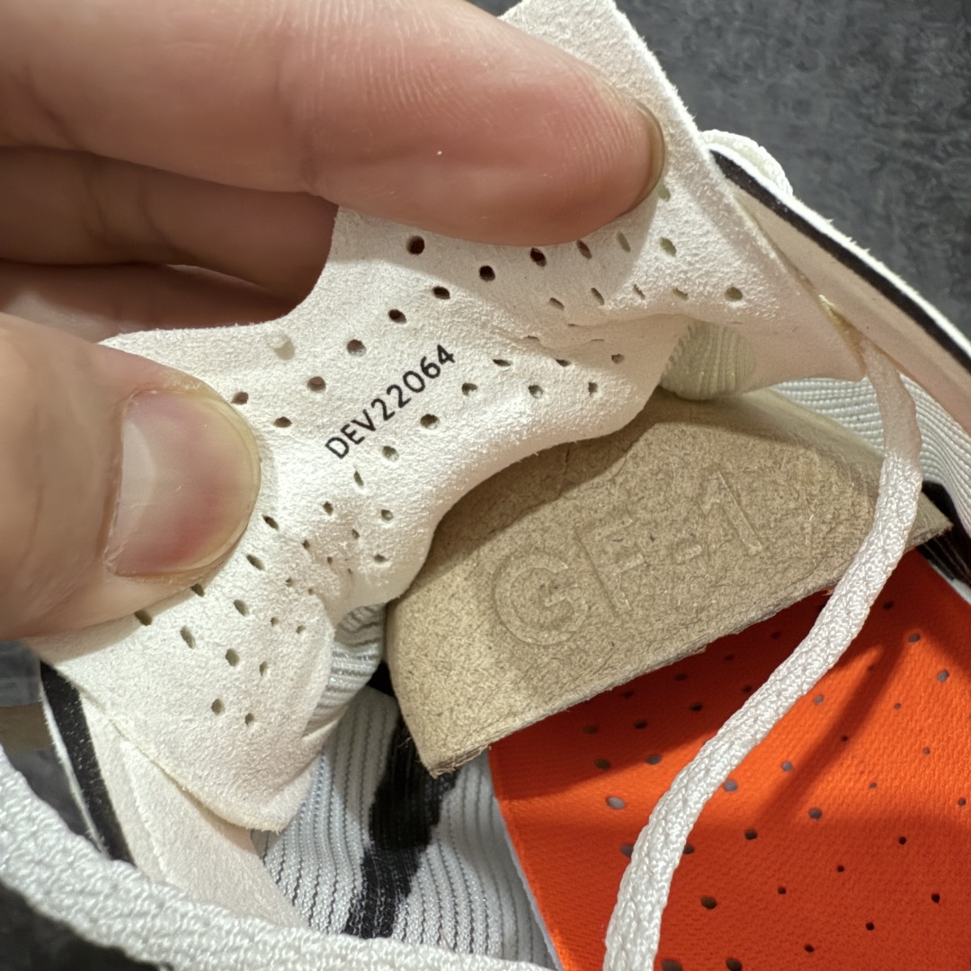 图片[6]-【XE纯原版】Nike ZoomX Vaporfly NEXT%4 减震马拉松跑步鞋 HF6413-100 全掌真碳板 原楦原纸版数据开发  目前市场最强品质 原版购入开发 原版定制网纱鞋面 分体式组合大底 中间层夹心全掌抗扭碳板 下层一次ReactX泡棉 区别市场一体底 超高质检清洁度 一切材质配件均与原版一致 原楦原纸板开发 匹配原版98%以上 完美弧度版型 原厂鞋标 立体反光鞋盒标 高端玩家必推版本 高价零售必推版本 欢迎对比市面任意版本‼️ 这双鞋简直是时尚与科技的完美融合，质感爆棚，搭配超亮眼的银色大勾子，瞬间成为街头焦点。不仅颜值在线，缓震性能更是一绝 不管是日常出街还是慢跑锻炼，都能给双脚极致舒适体验。  码数超全，36- 46 码任你选！别犹豫啦，穿上它，轻松走出潮流范，开启你的时尚运动新旅程 码段：36-46-选品中心