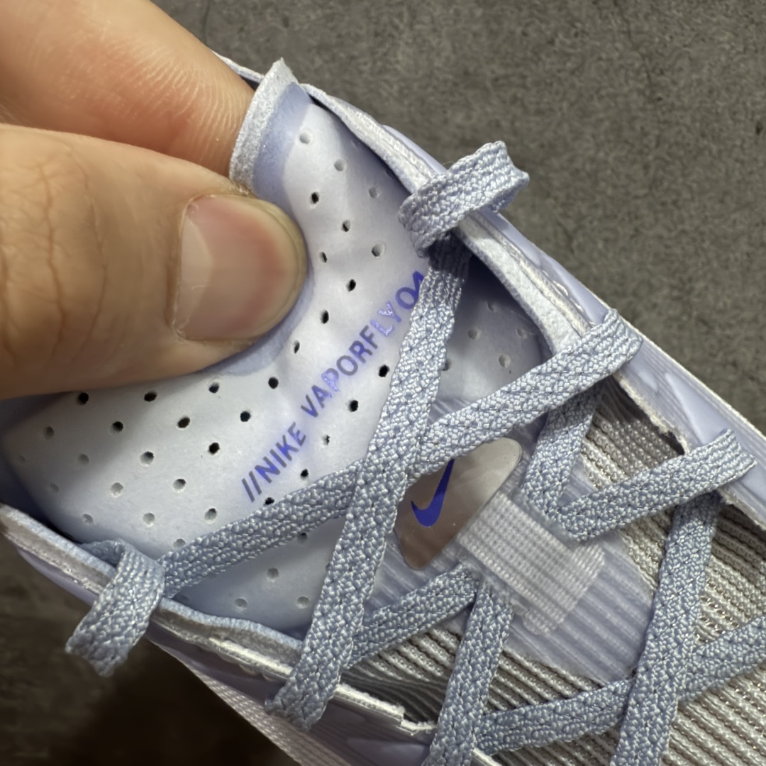 图片[6]-【XE纯原版】Nike ZoomX Vaporfly NEXT%4 减震马拉松跑步鞋 HF6414-001 全掌真碳板 原楦原纸版数据开发  目前市场最强品质 原版购入开发 原版定制网纱鞋面 分体式组合大底 中间层夹心全掌抗扭碳板 下层一次ReactX泡棉 区别市场一体底 超高质检清洁度 一切材质配件均与原版一致 原楦原纸板开发 匹配原版98%以上 完美弧度版型 原厂鞋标 立体反光鞋盒标 高端玩家必推版本 高价零售必推版本 欢迎对比市面任意版本‼️ 这双鞋简直是时尚与科技的完美融合，质感爆棚，搭配超亮眼的银色大勾子，瞬间成为街头焦点。不仅颜值在线，缓震性能更是一绝 不管是日常出街还是慢跑锻炼，都能给双脚极致舒适体验。  码数超全，36- 46 码任你选！别犹豫啦，穿上它，轻松走出潮流范，开启你的时尚运动新旅程 码段：36-46-选品中心